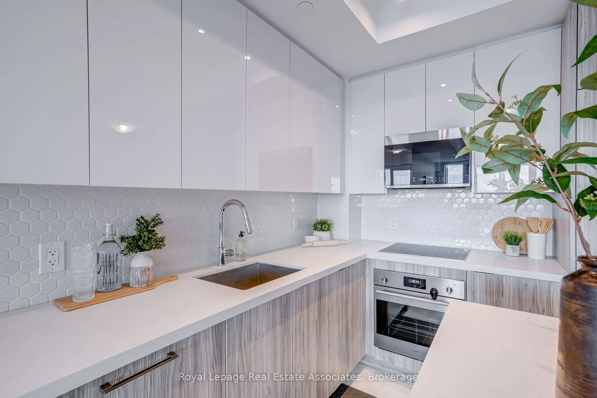 2481 Taunton Road, #607
