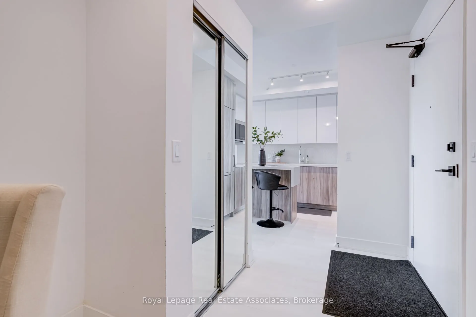 2481 Taunton Road, #607
