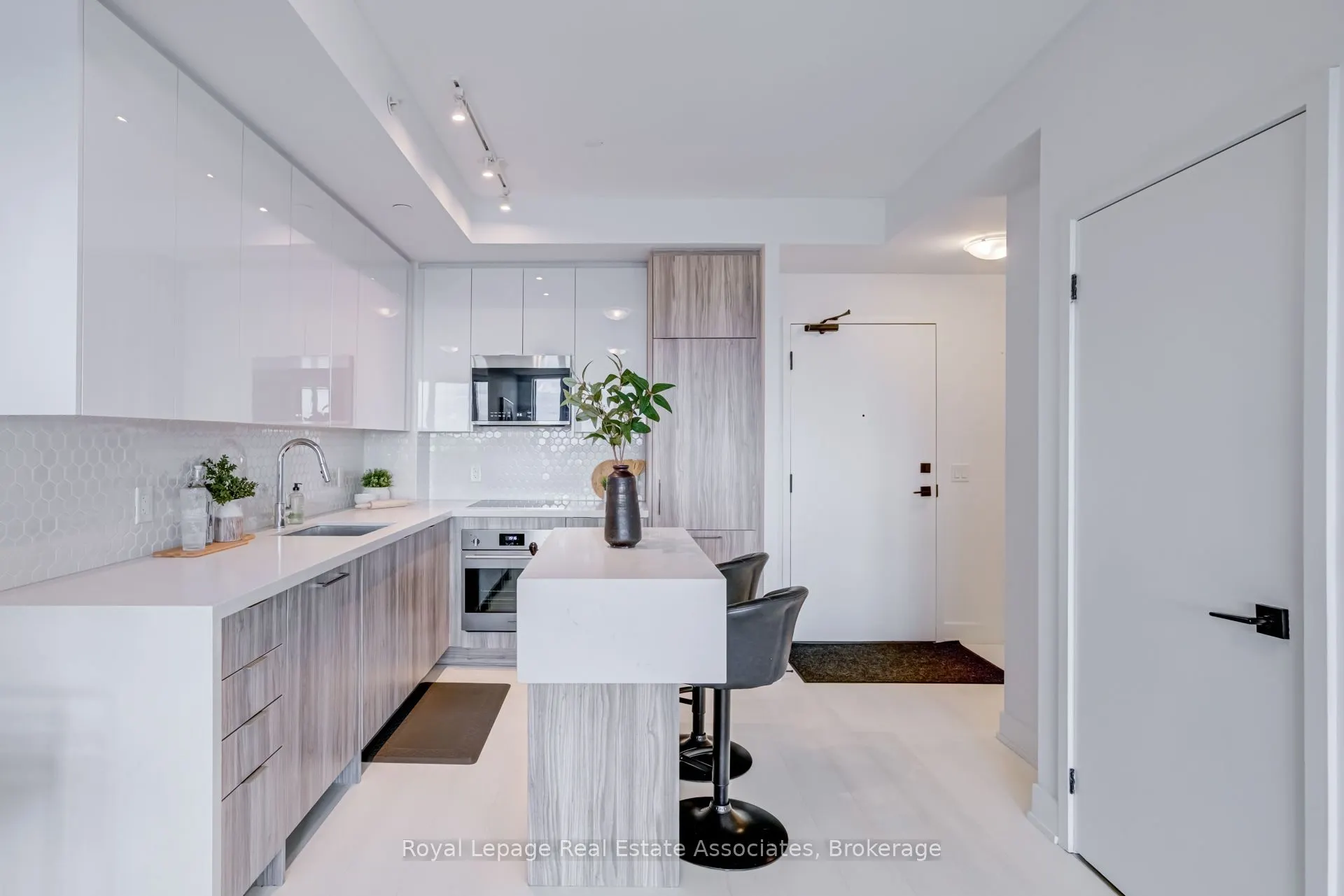 2481 Taunton Road, #607