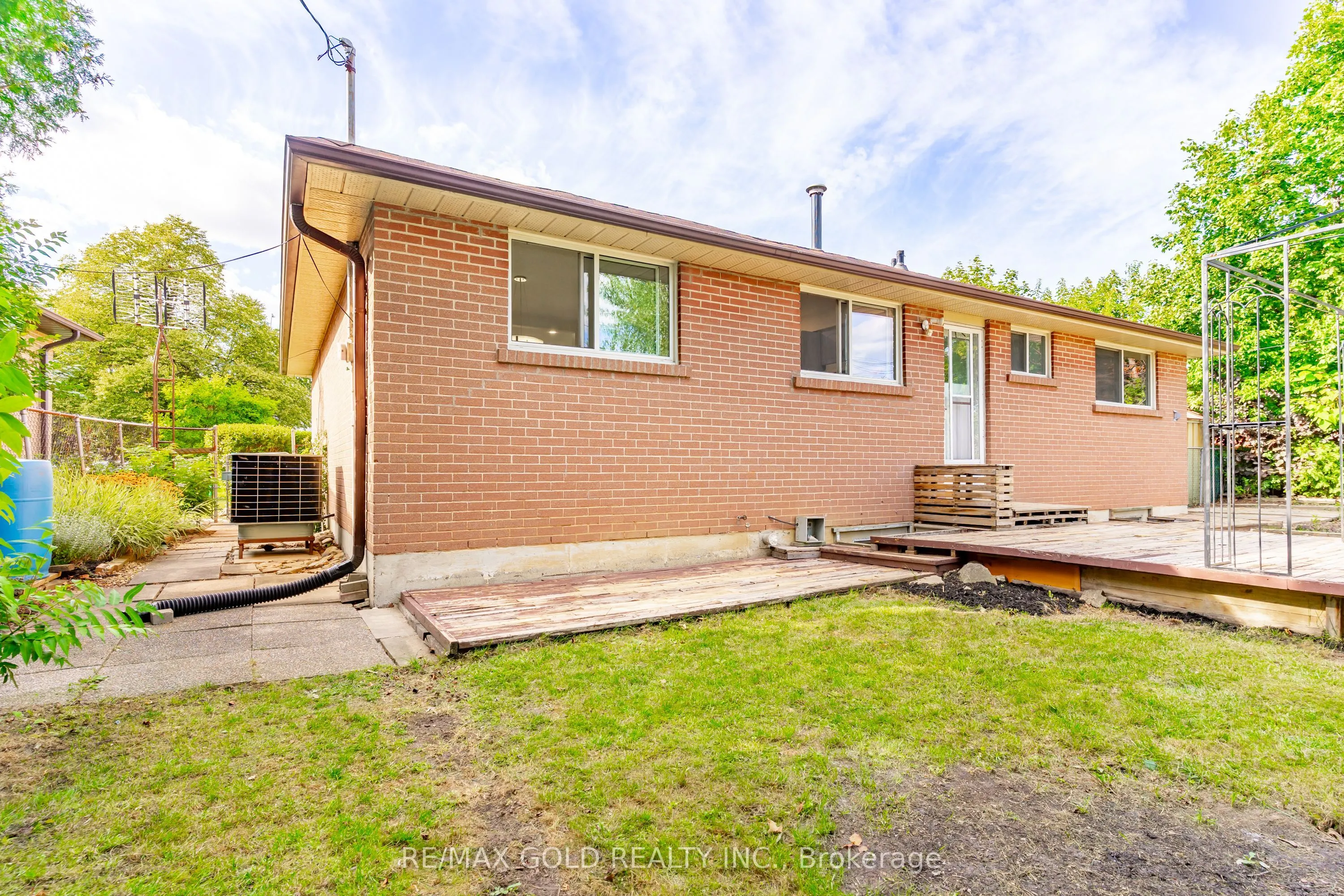 18 Dunbarton Crescent