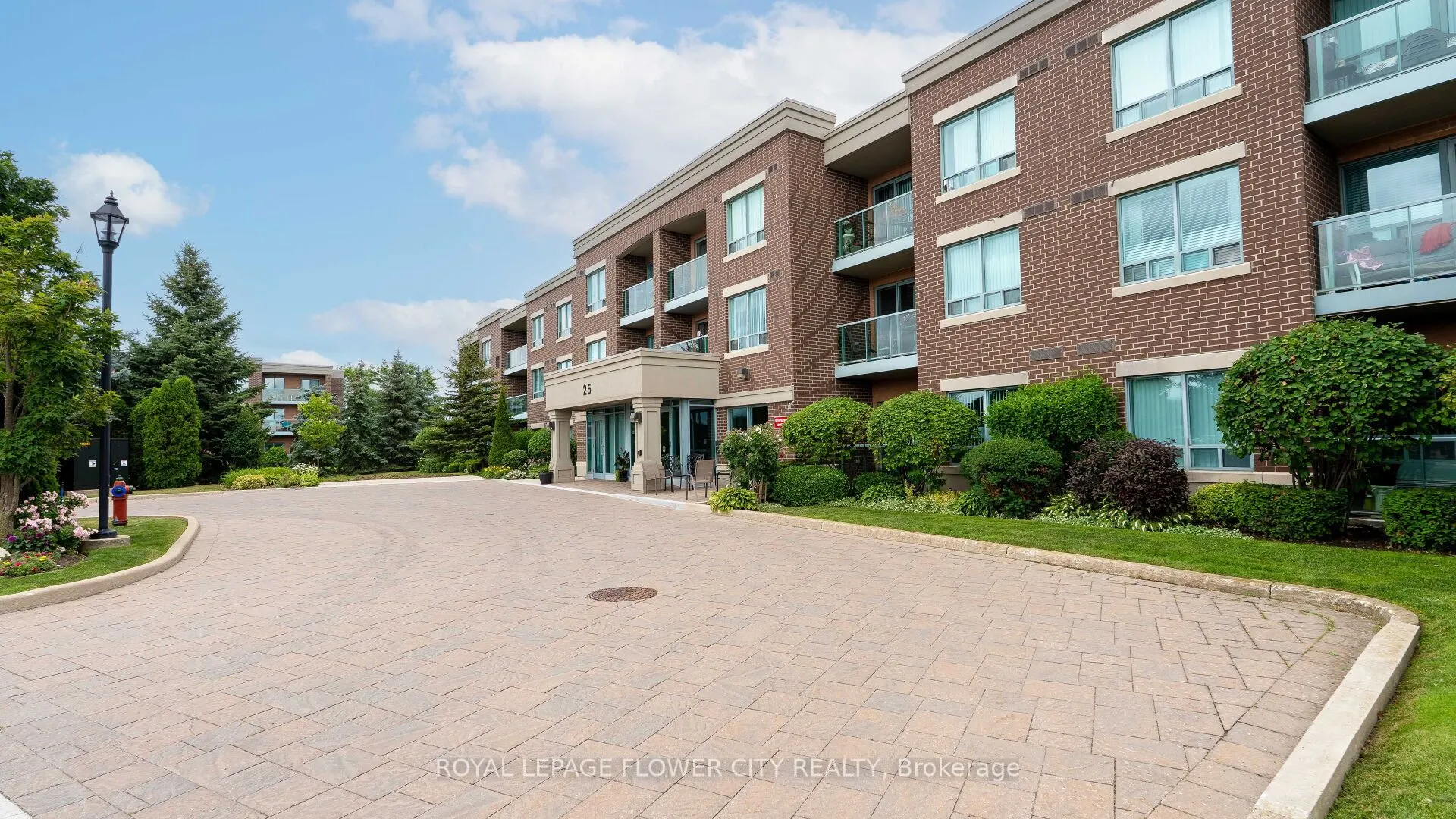 25 Via Rosedale, #204