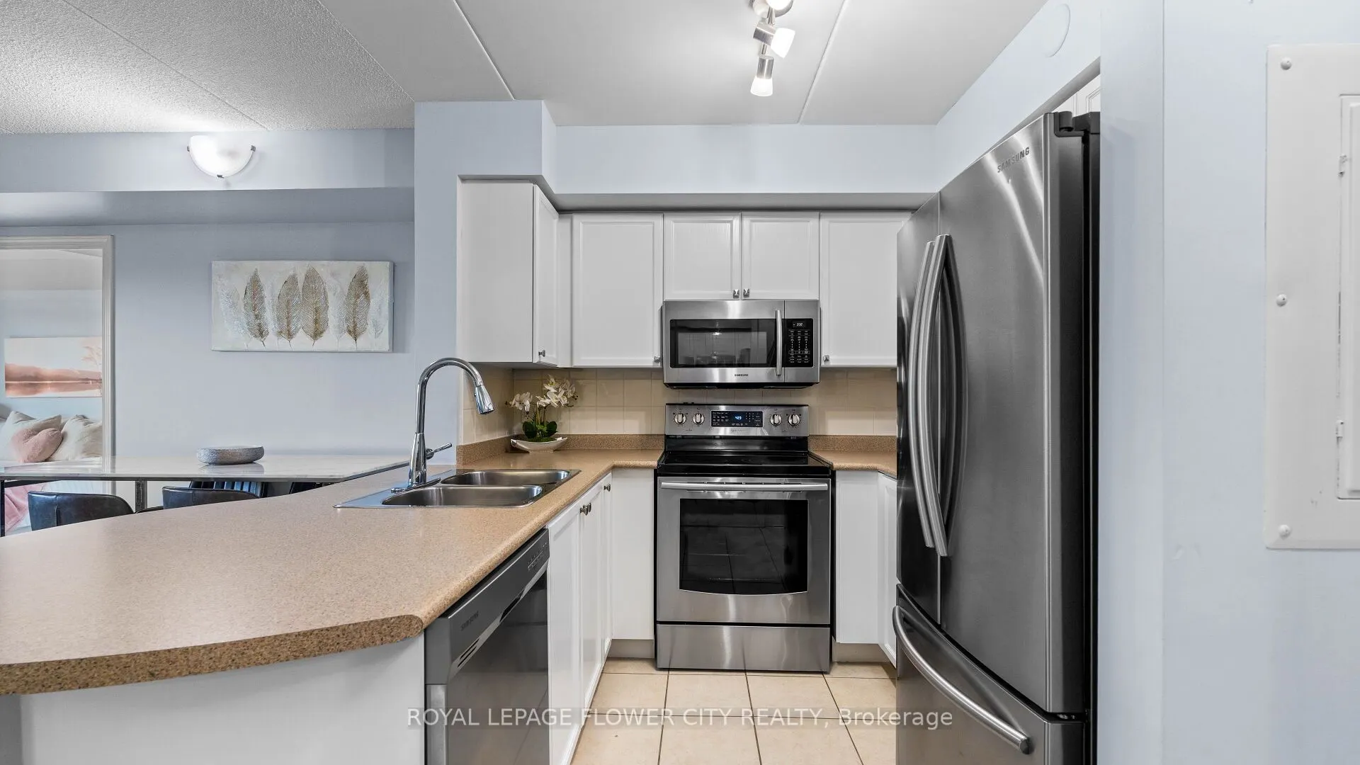 25 Via Rosedale, #204