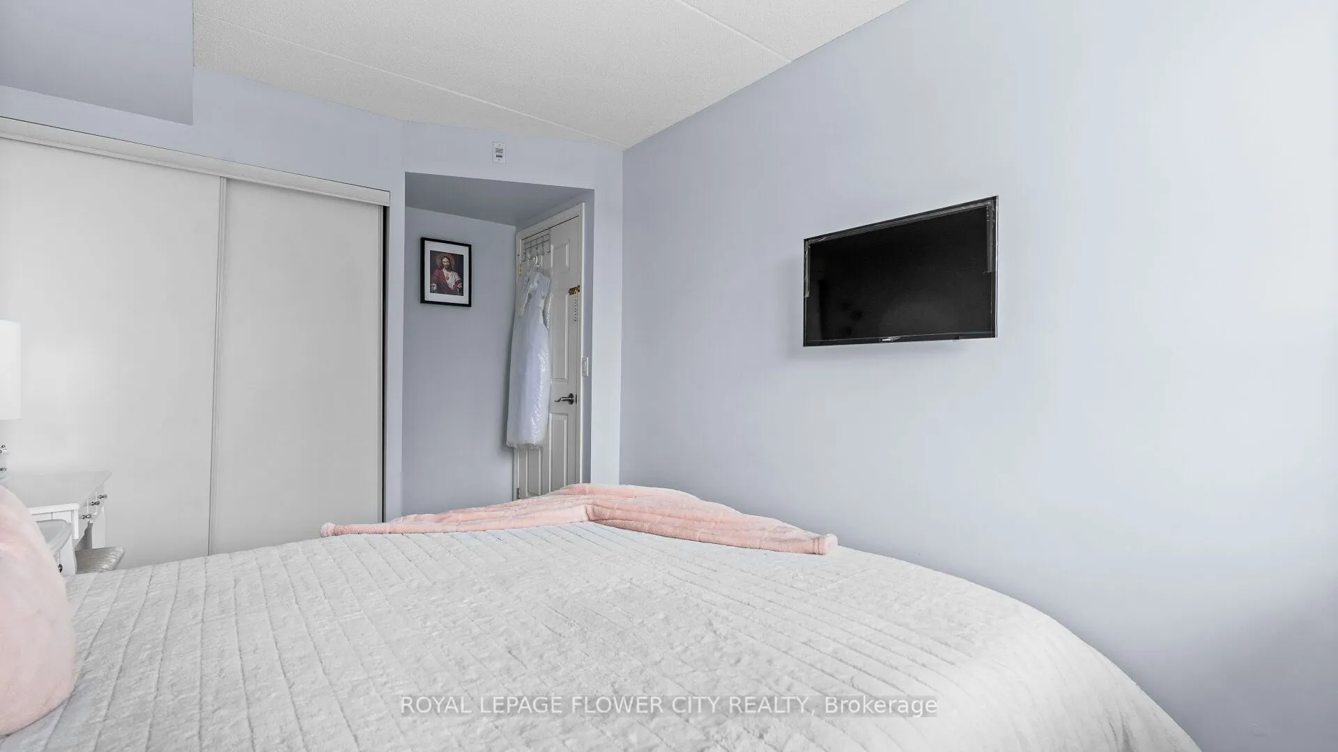 25 Via Rosedale, #204