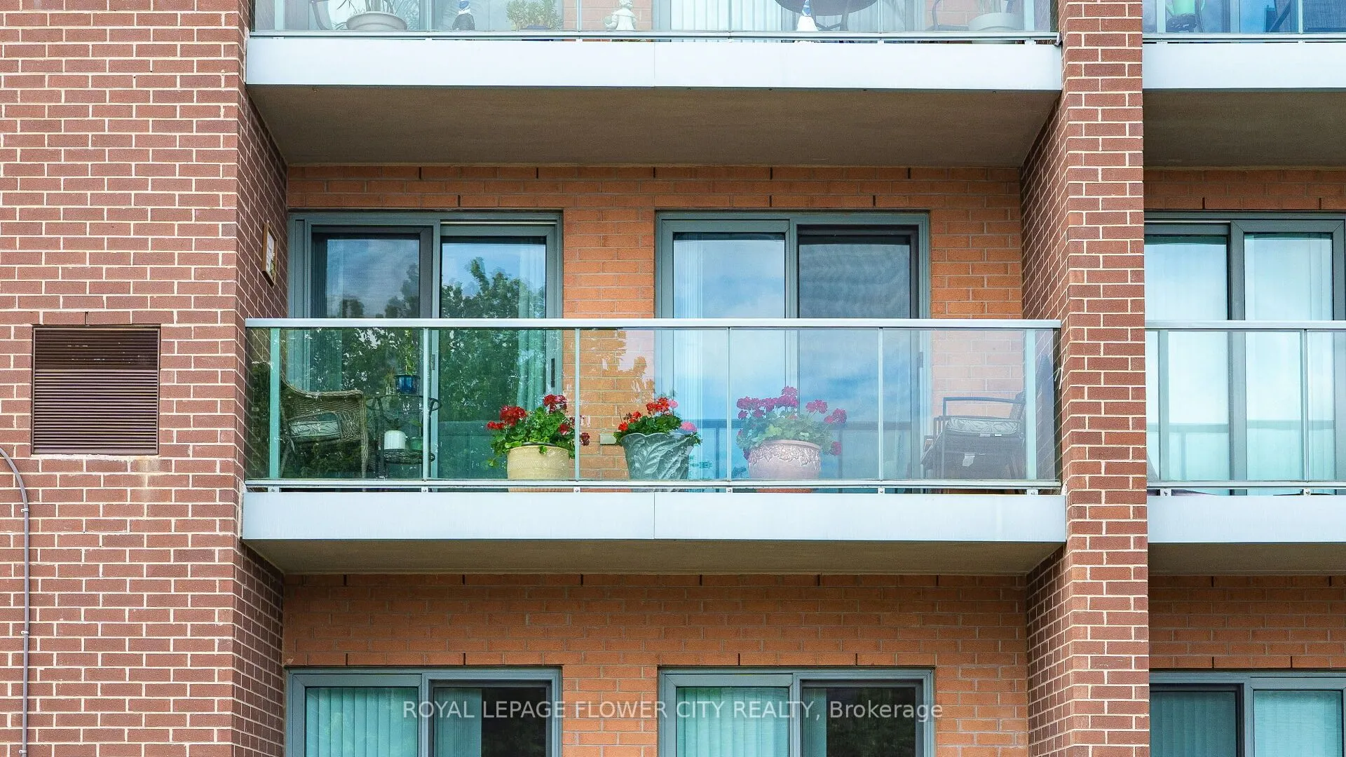 25 Via Rosedale, #204