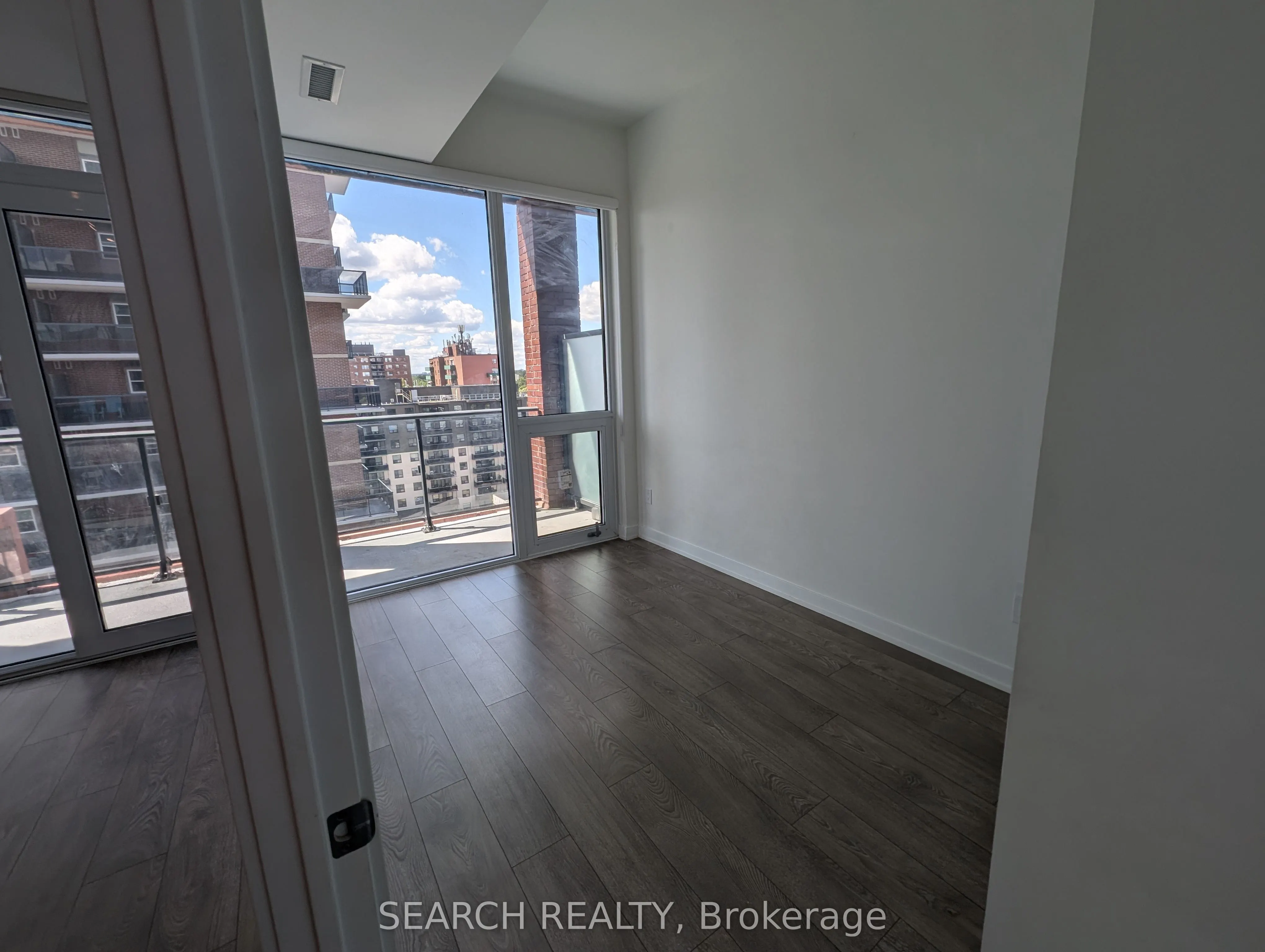 28 Ann Street N, #812