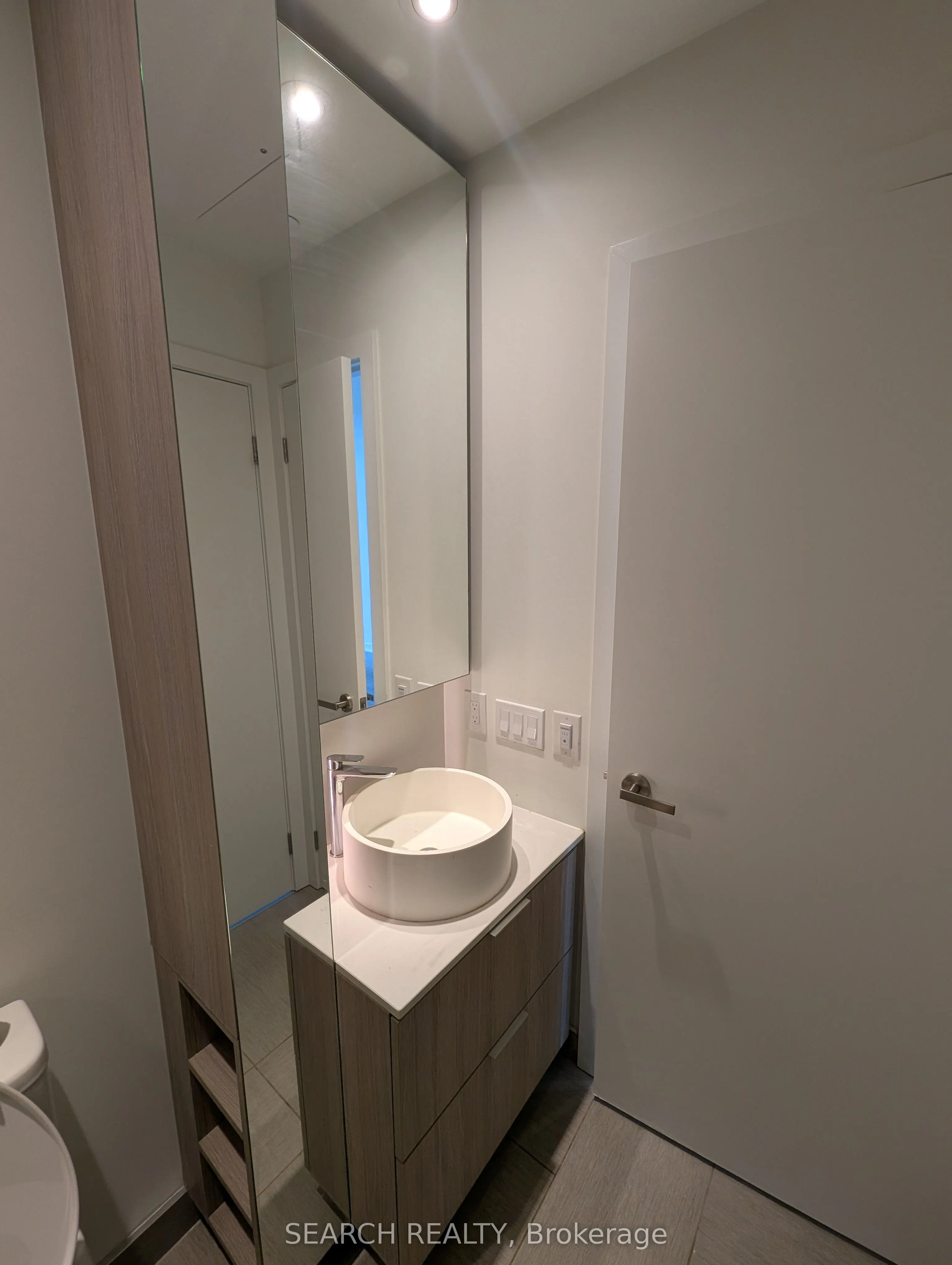 28 Ann Street N, #812