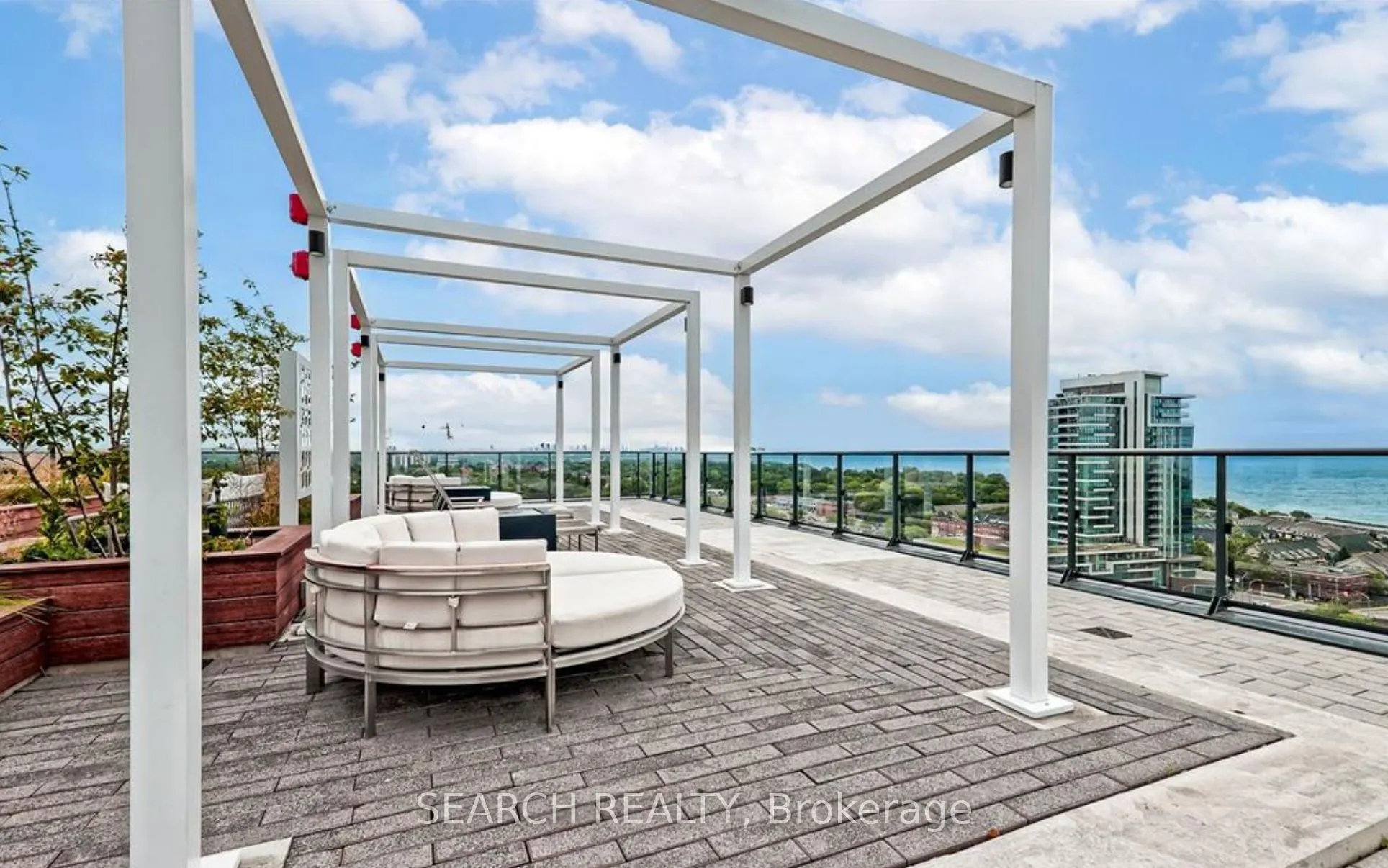 28 Ann Street N, #812