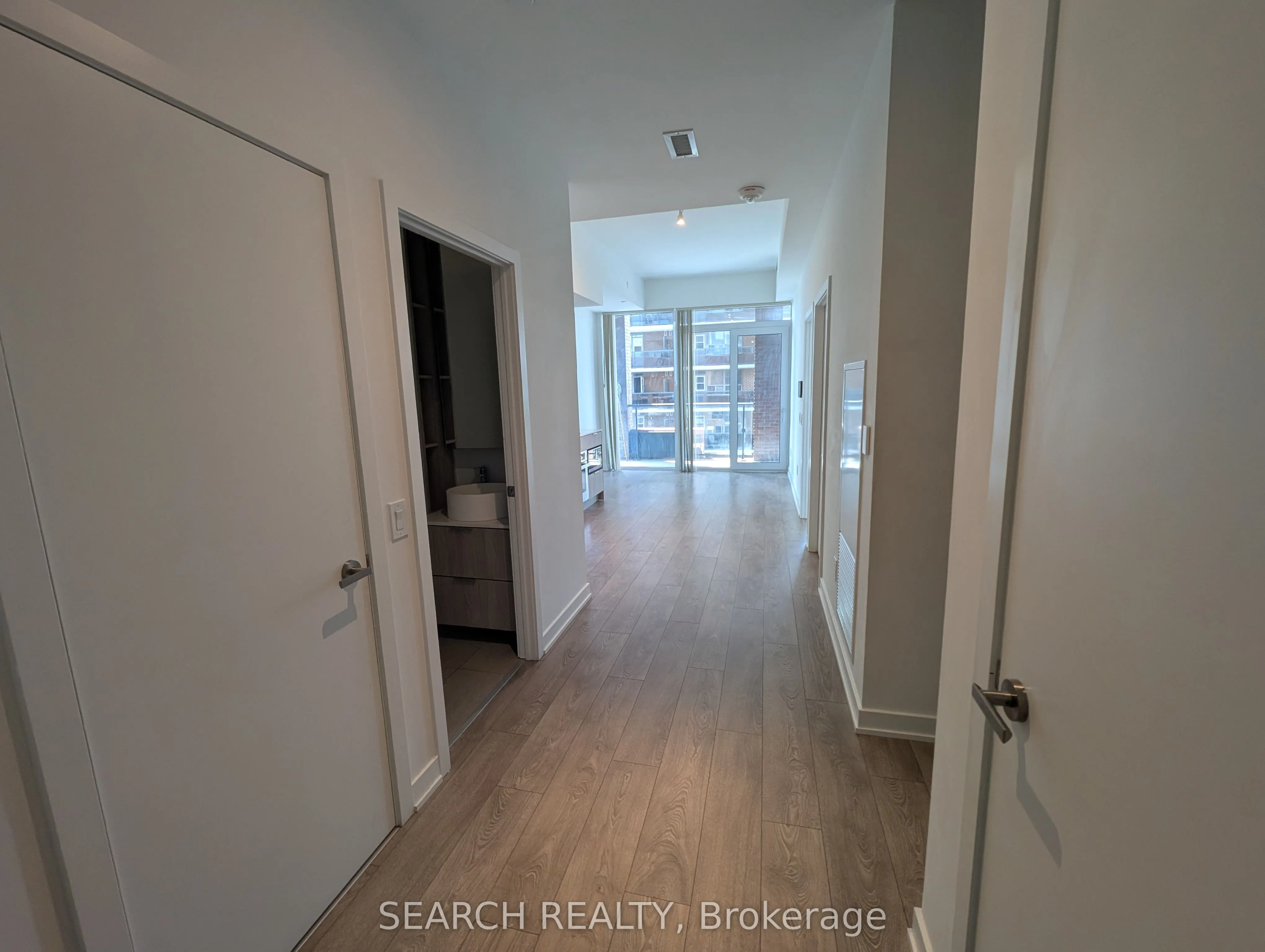 28 Ann Street N, #812