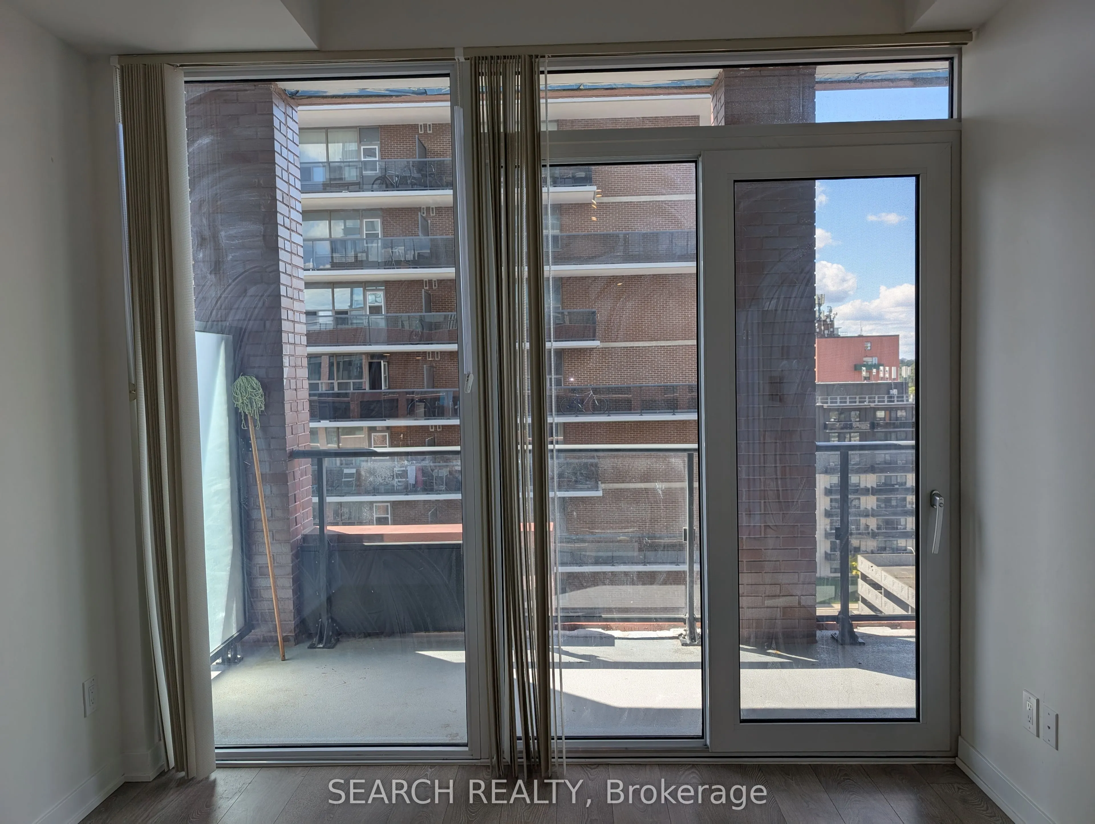 28 Ann Street N, #812
