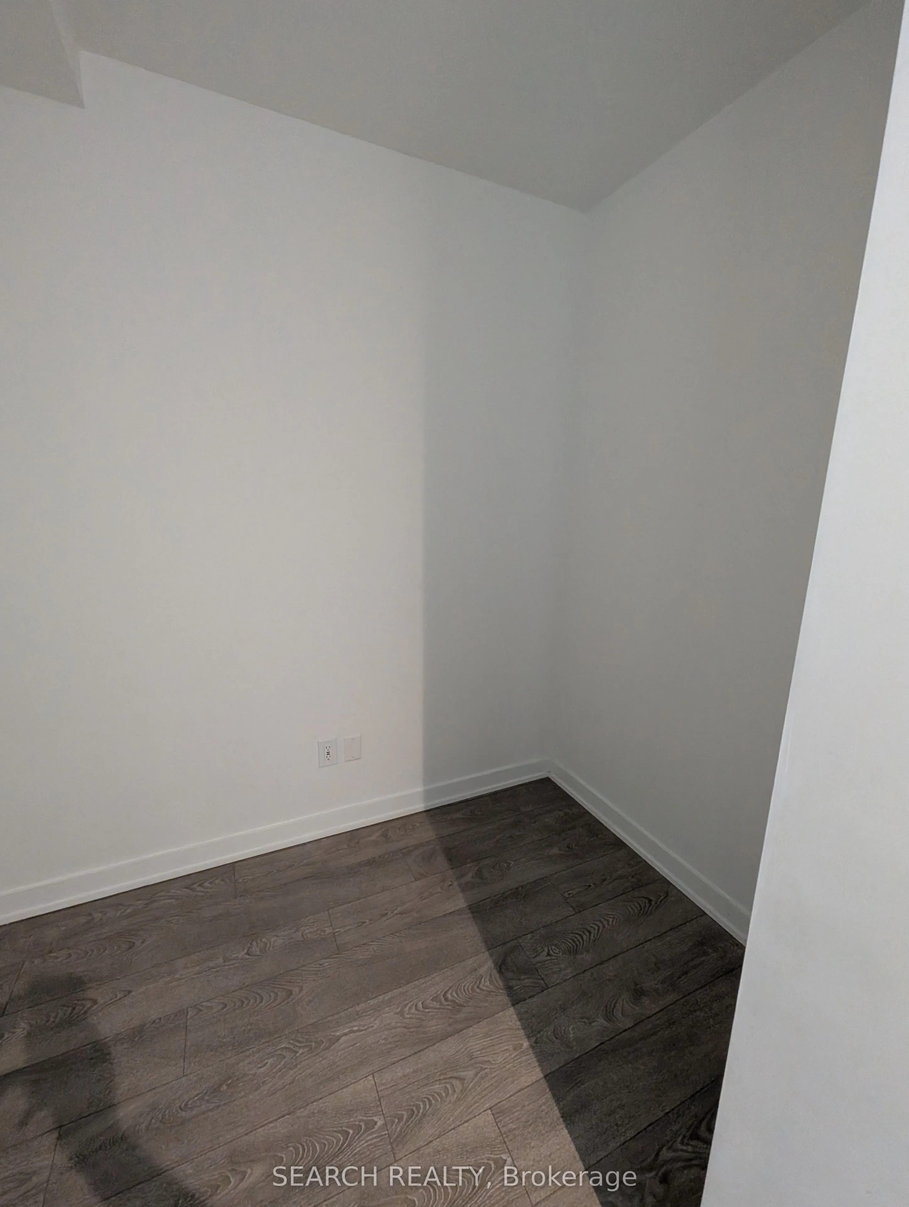 28 Ann Street N, #812
