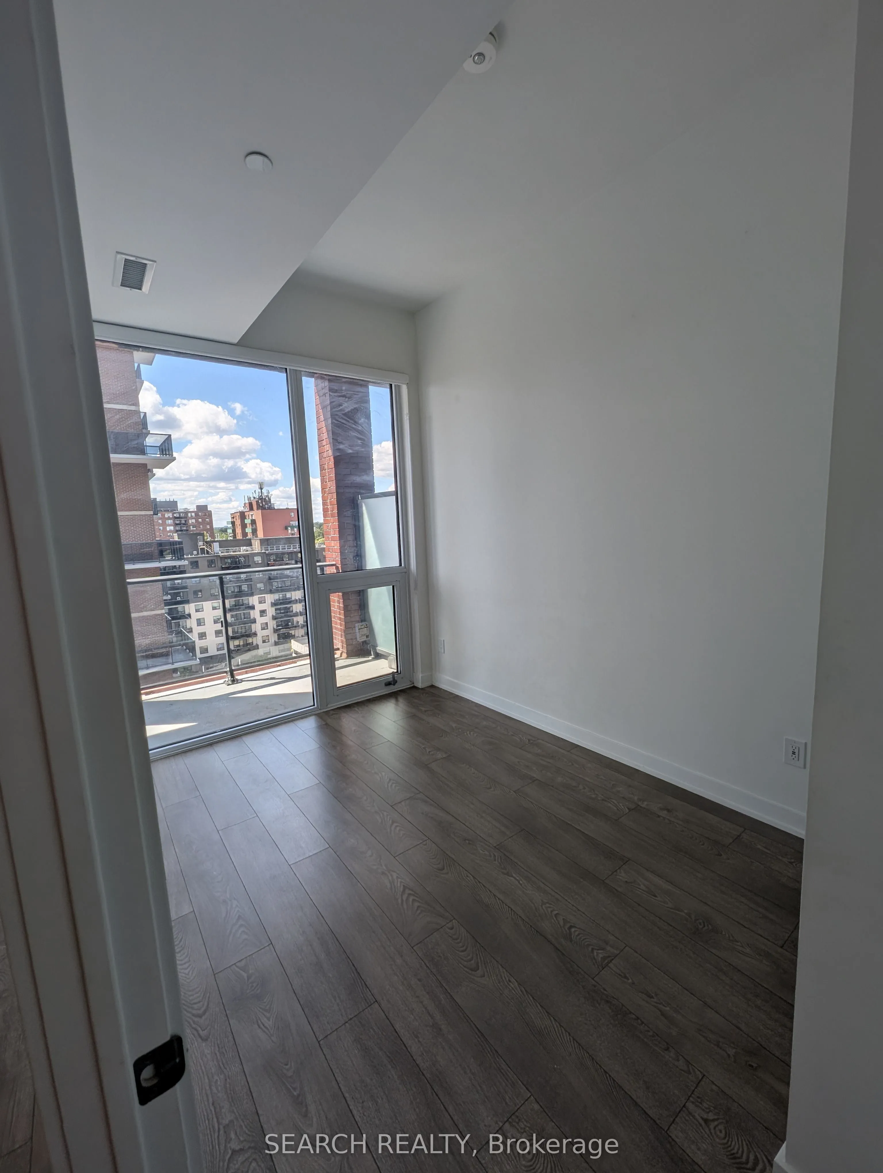 28 Ann Street N, #812