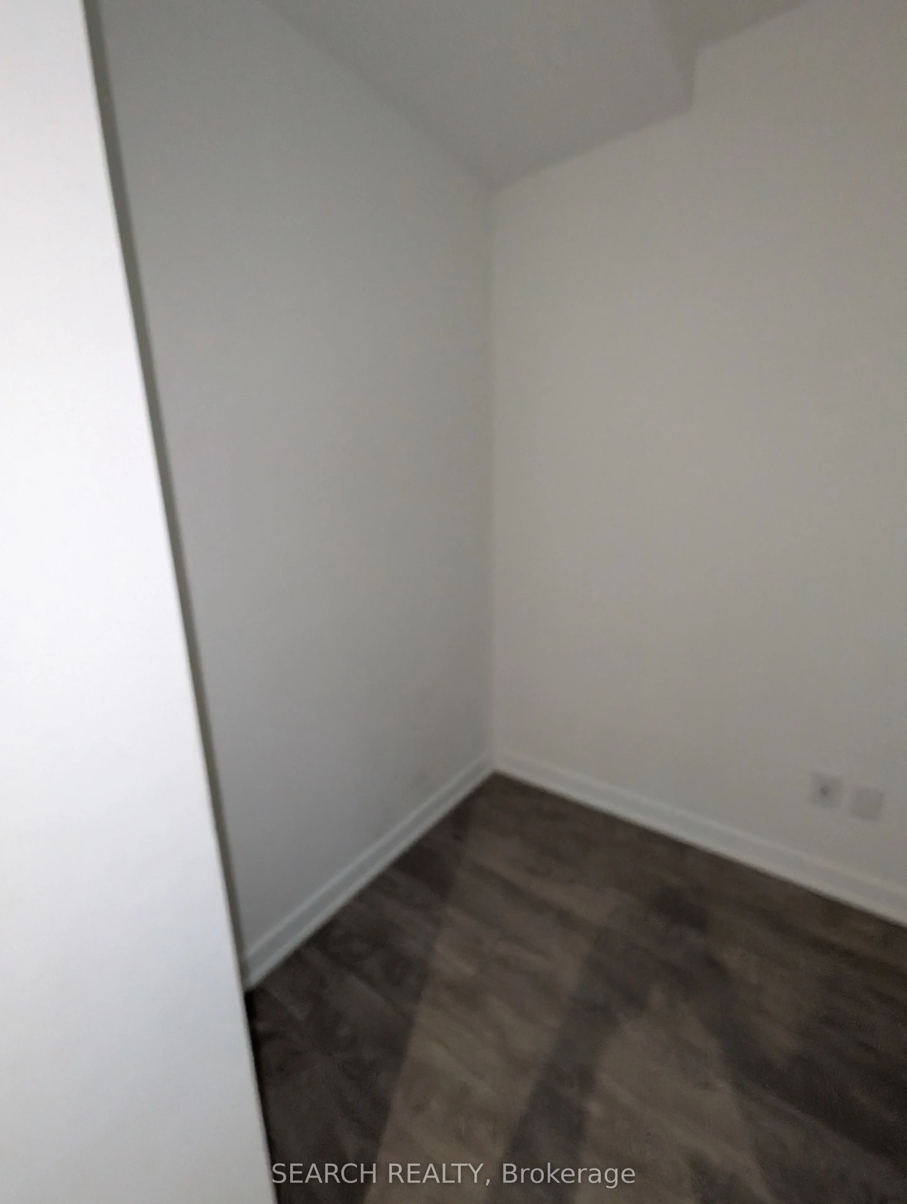 28 Ann Street N, #812