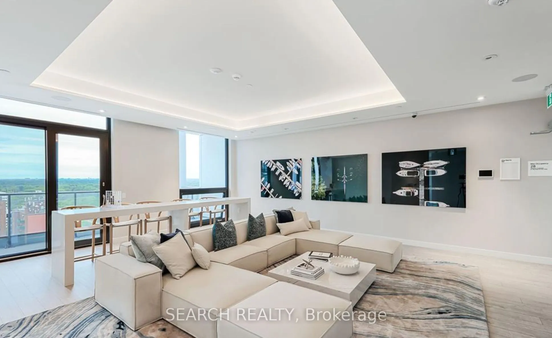 28 Ann Street N, #812