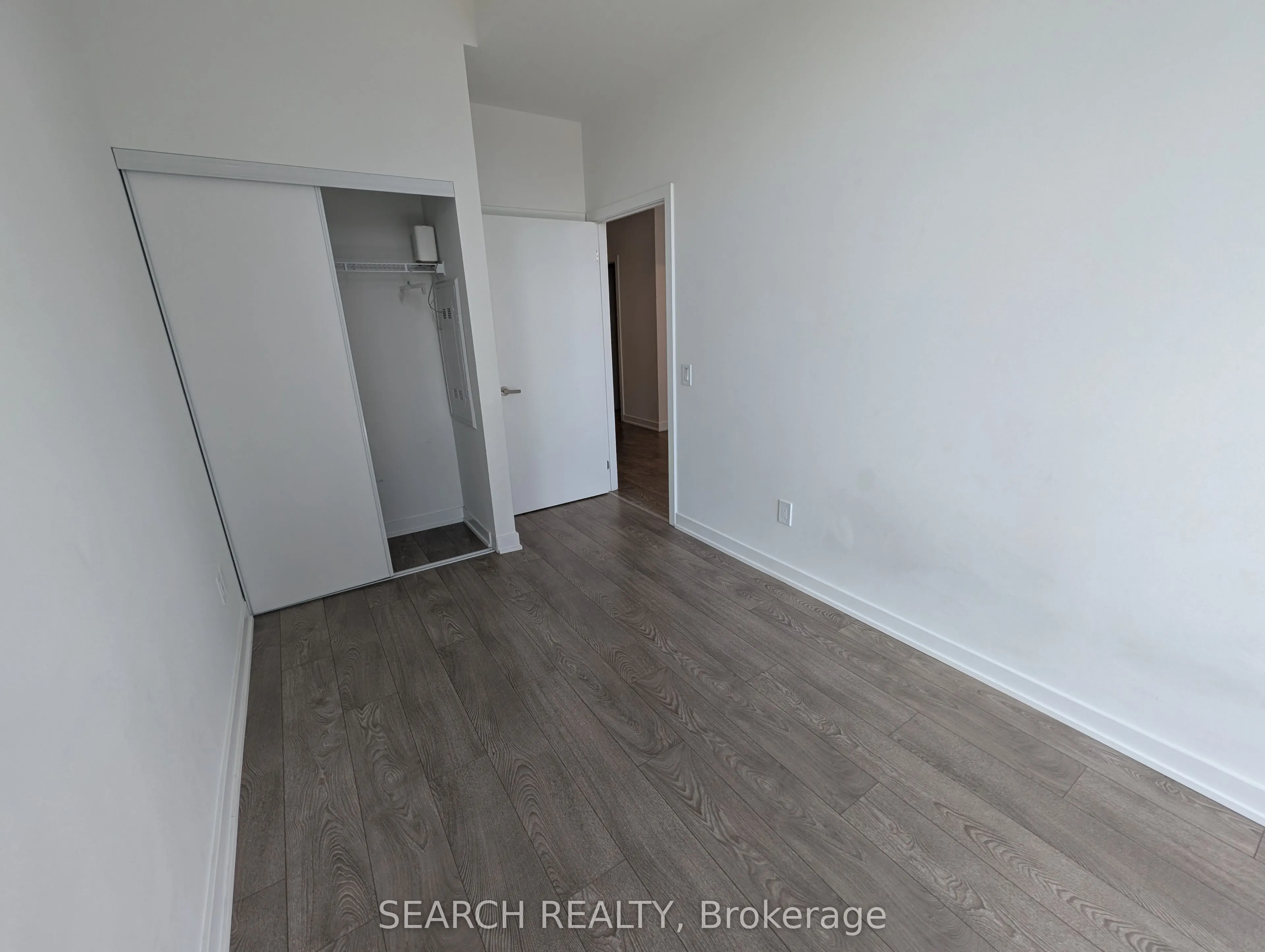 28 Ann Street N, #812