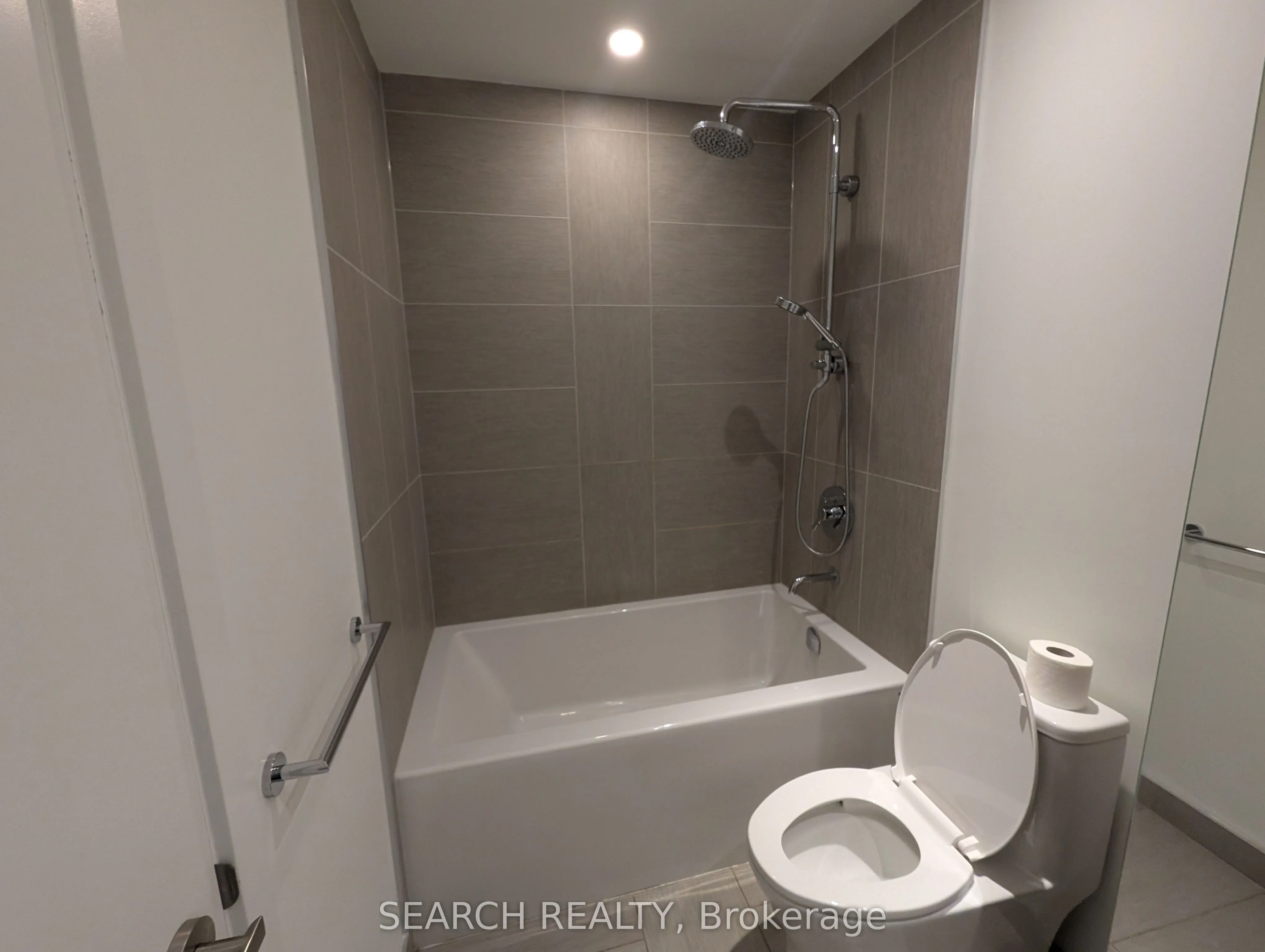 28 Ann Street N, #812