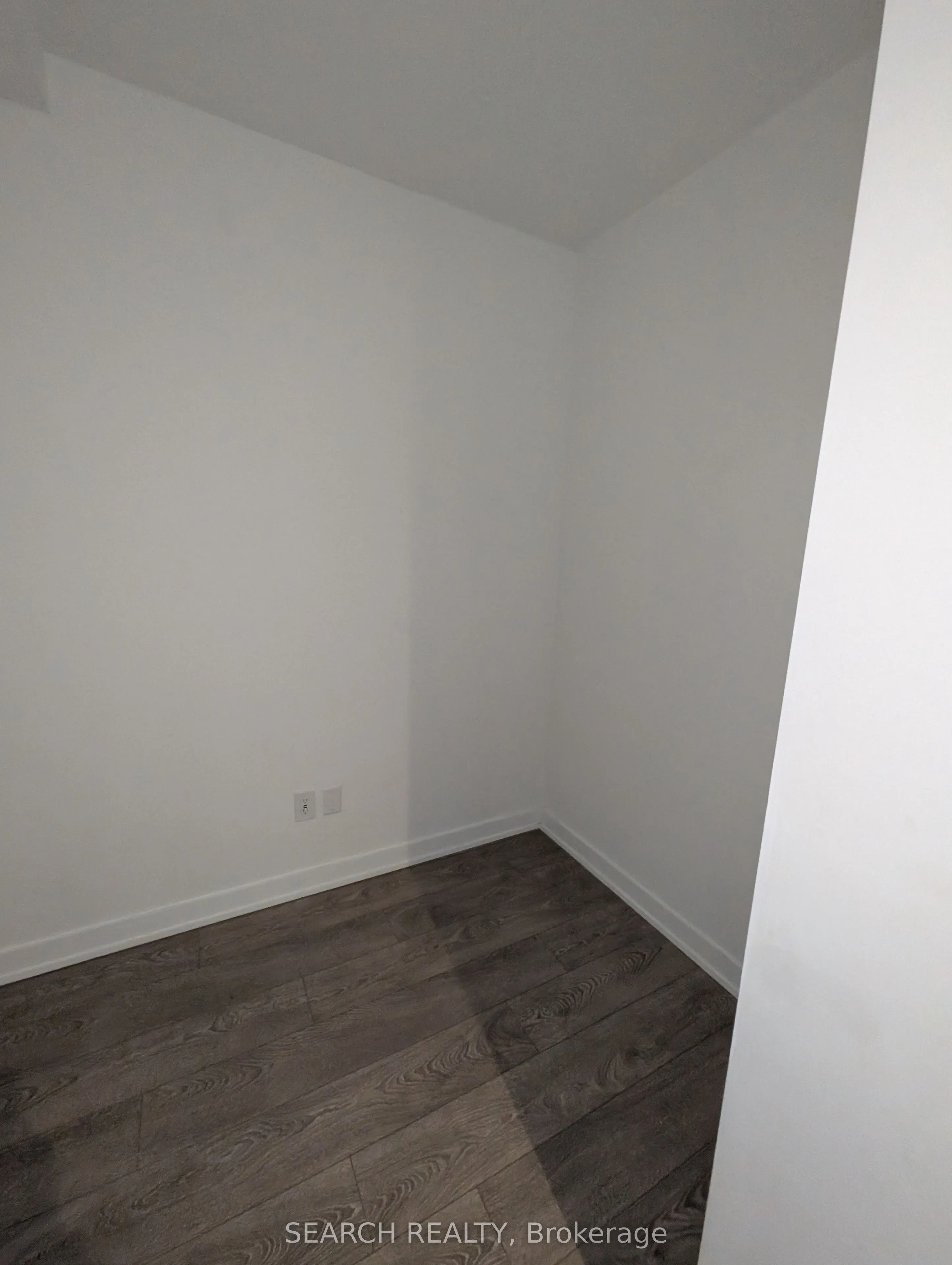 28 Ann Street N, #812