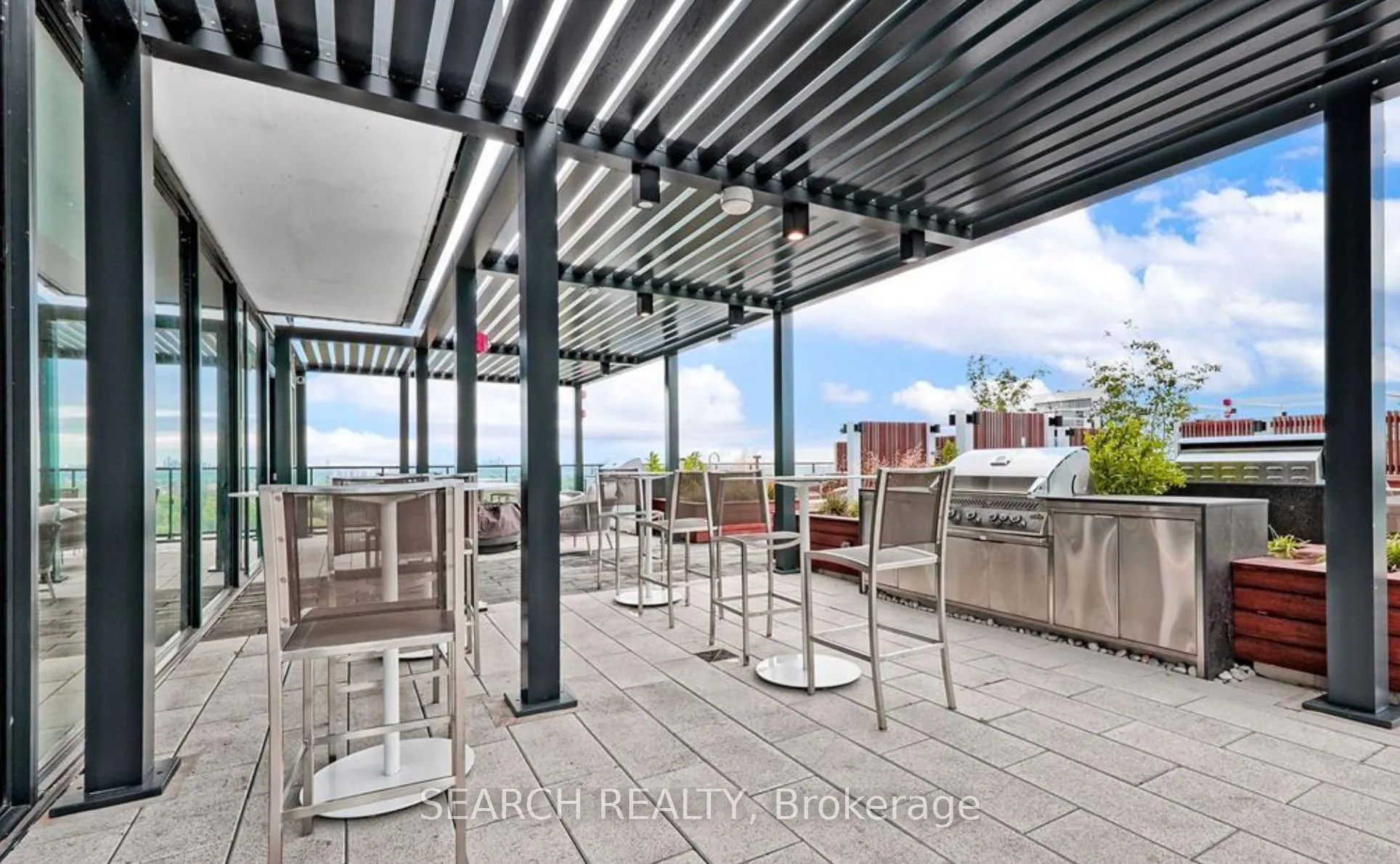 28 Ann Street N, #812