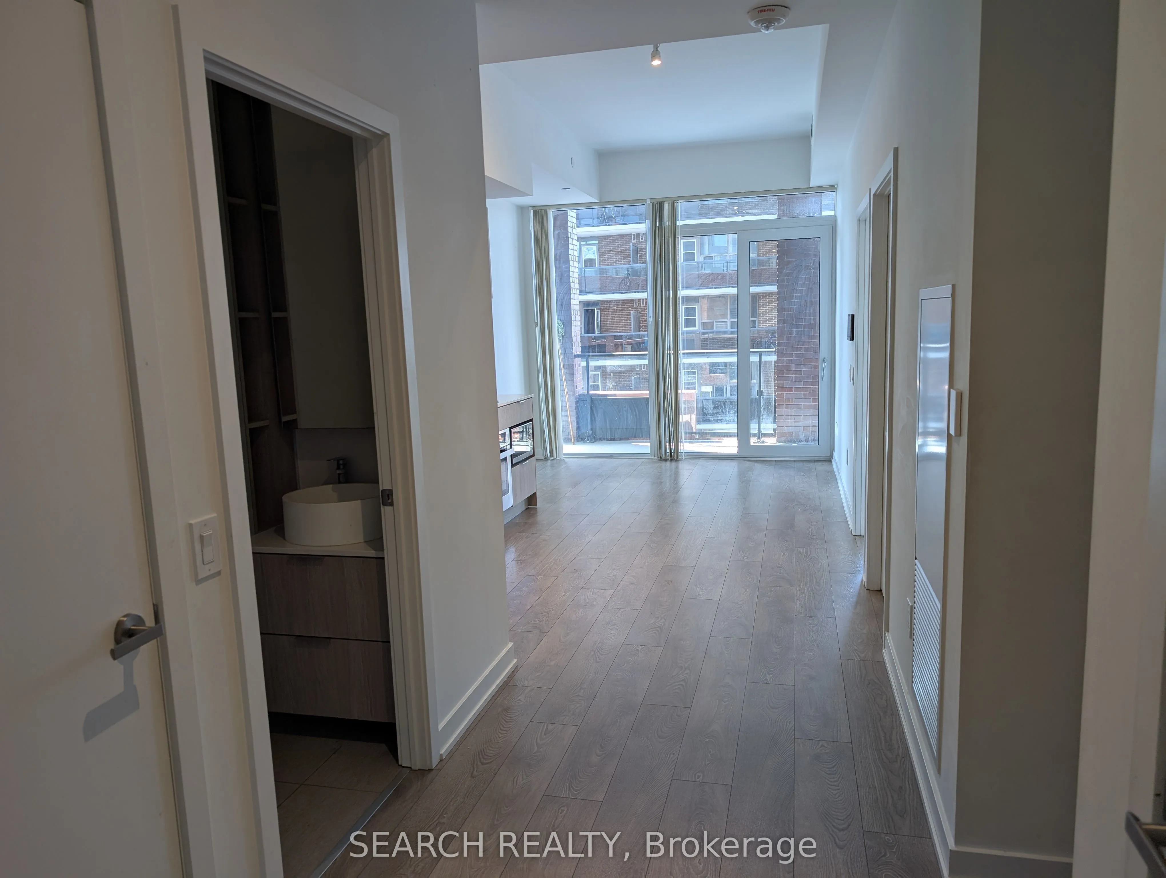 28 Ann Street N, #812