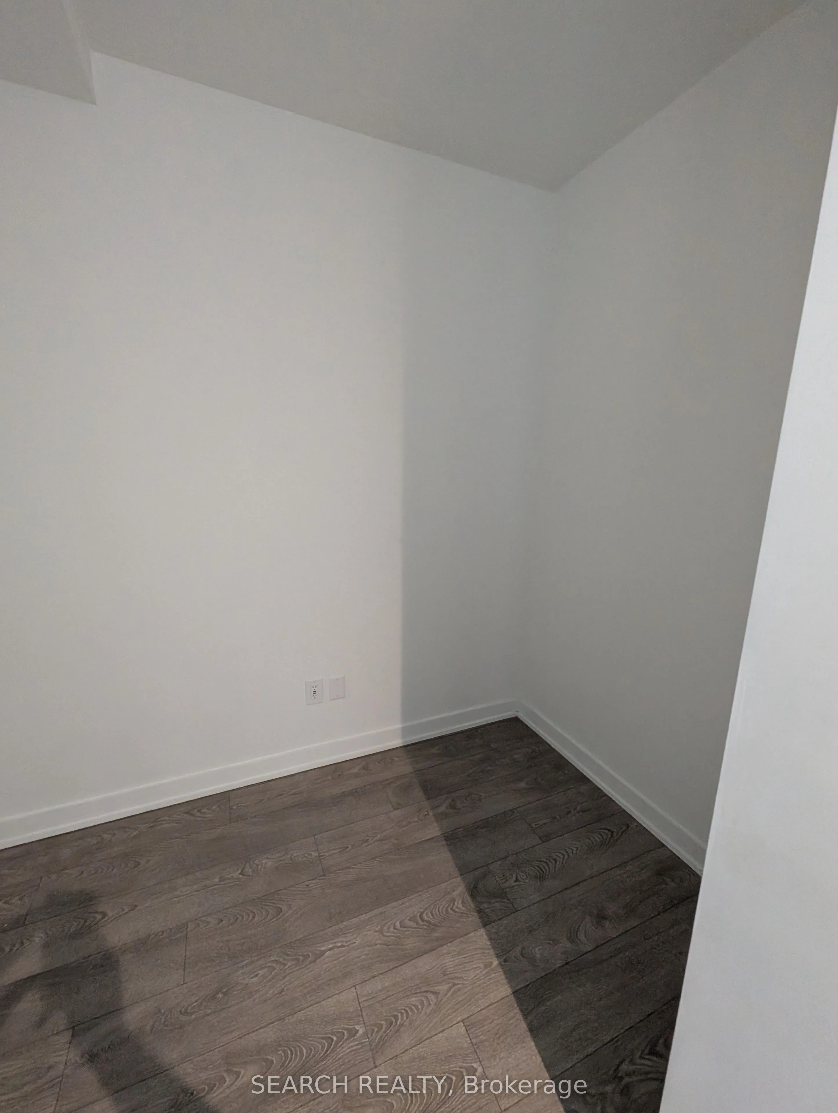 28 Ann Street N, #812