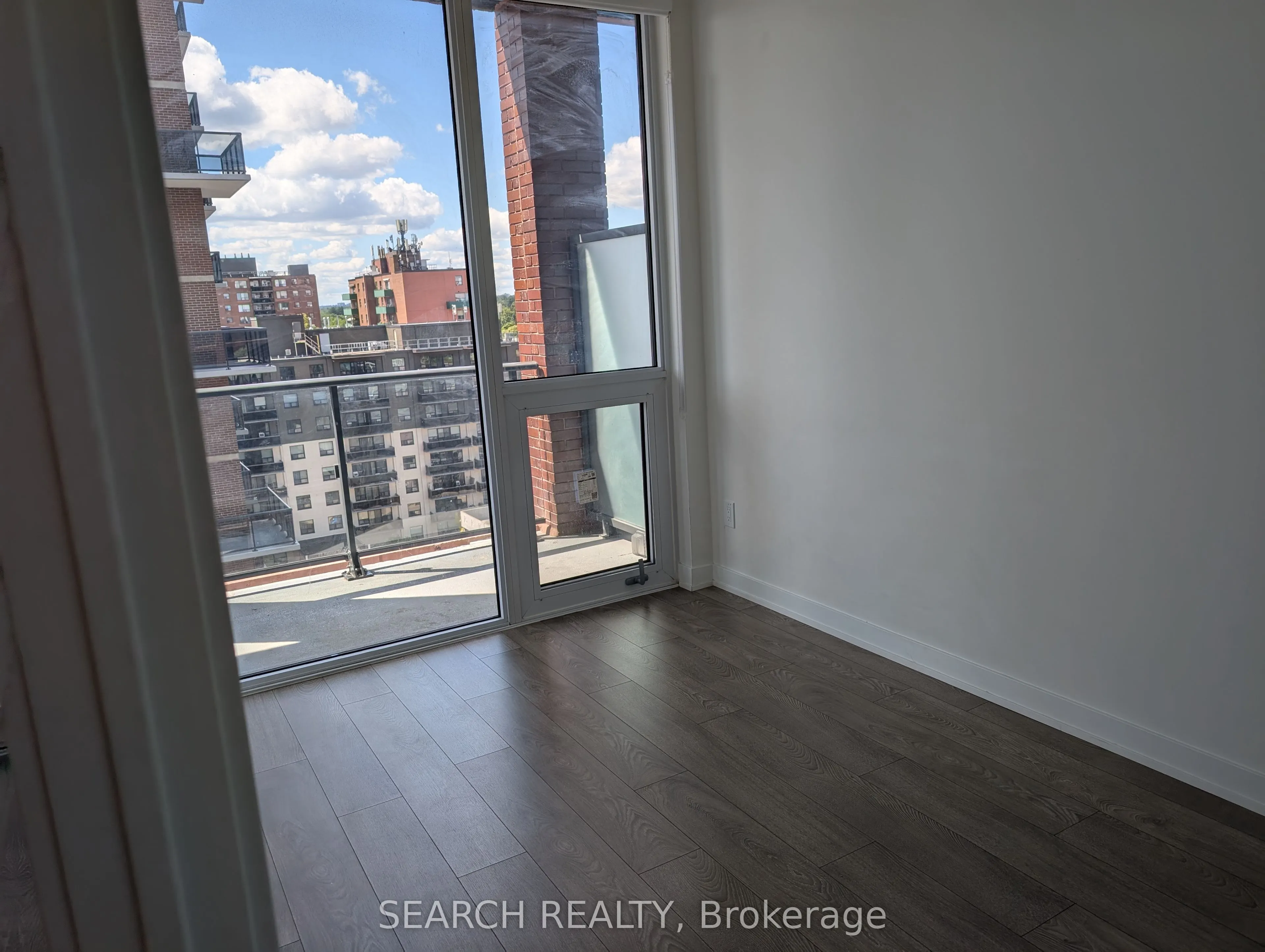 28 Ann Street N, #812