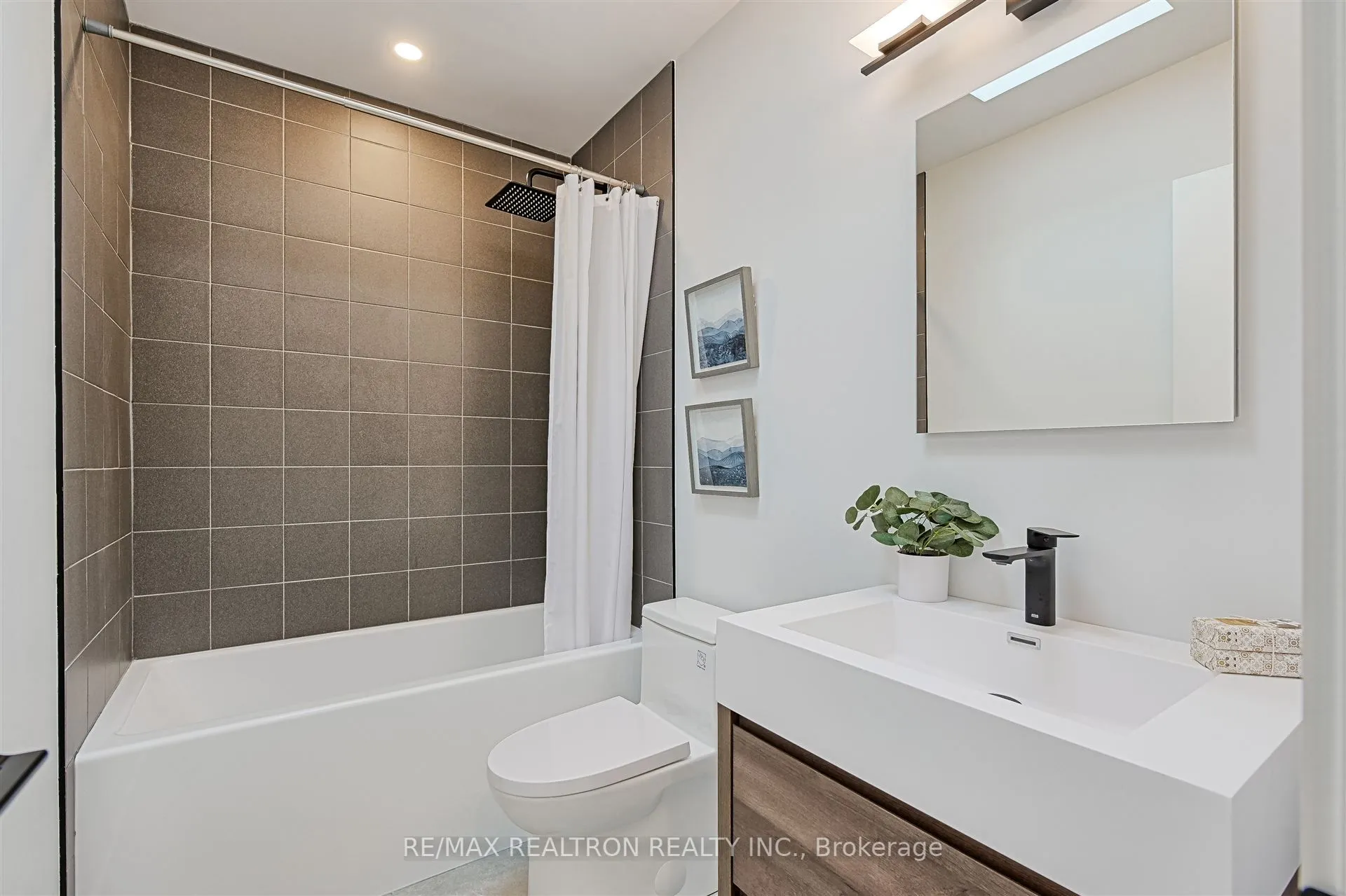 421 Silverthorn Avenue, #Unit C