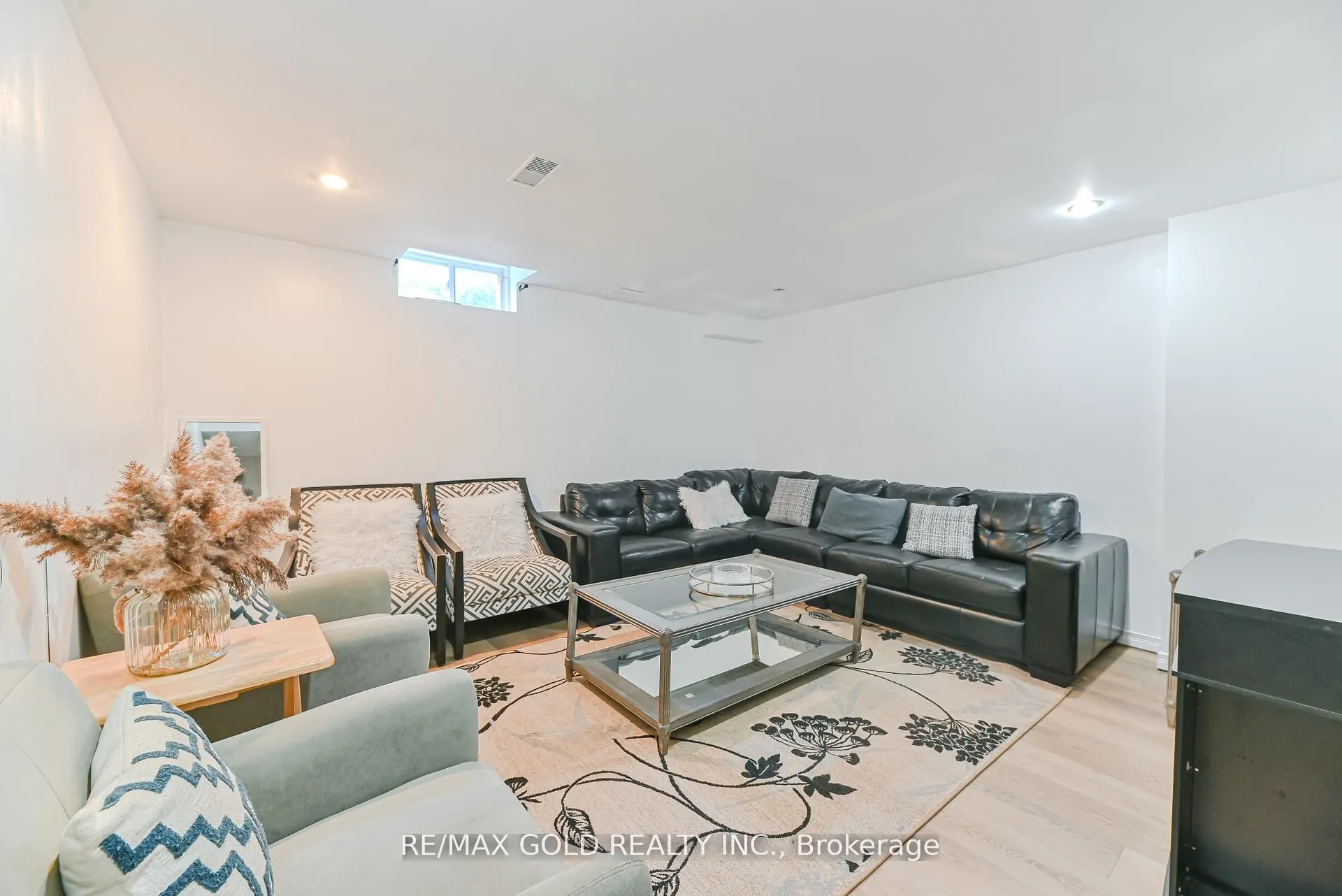 28 Plum Hollow Court