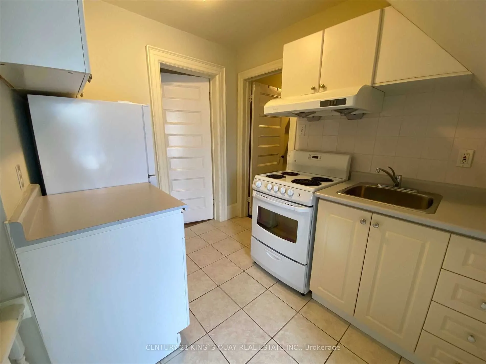 154 Sorauren Avenue, #3rd Flr