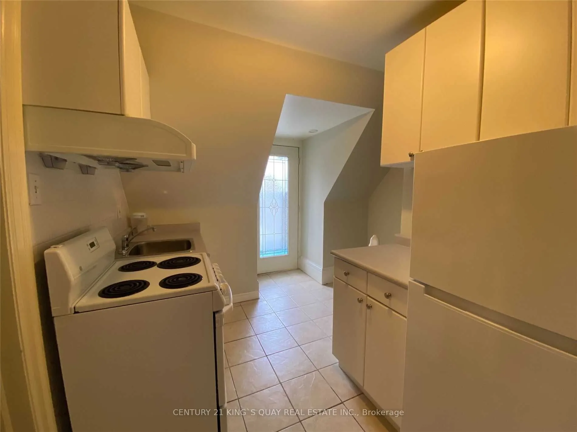 154 Sorauren Avenue, #3rd Flr