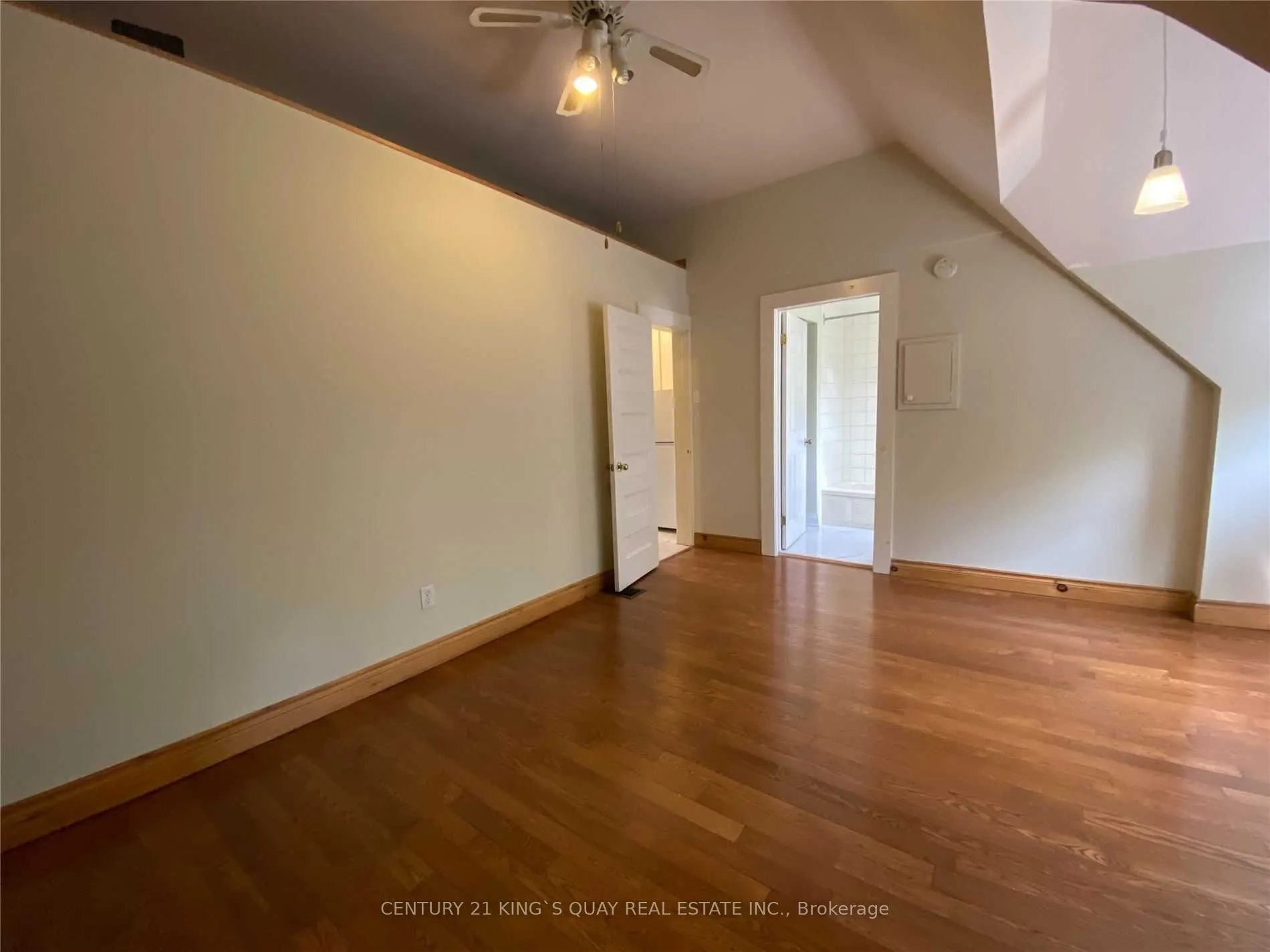 154 Sorauren Avenue, #3rd Flr