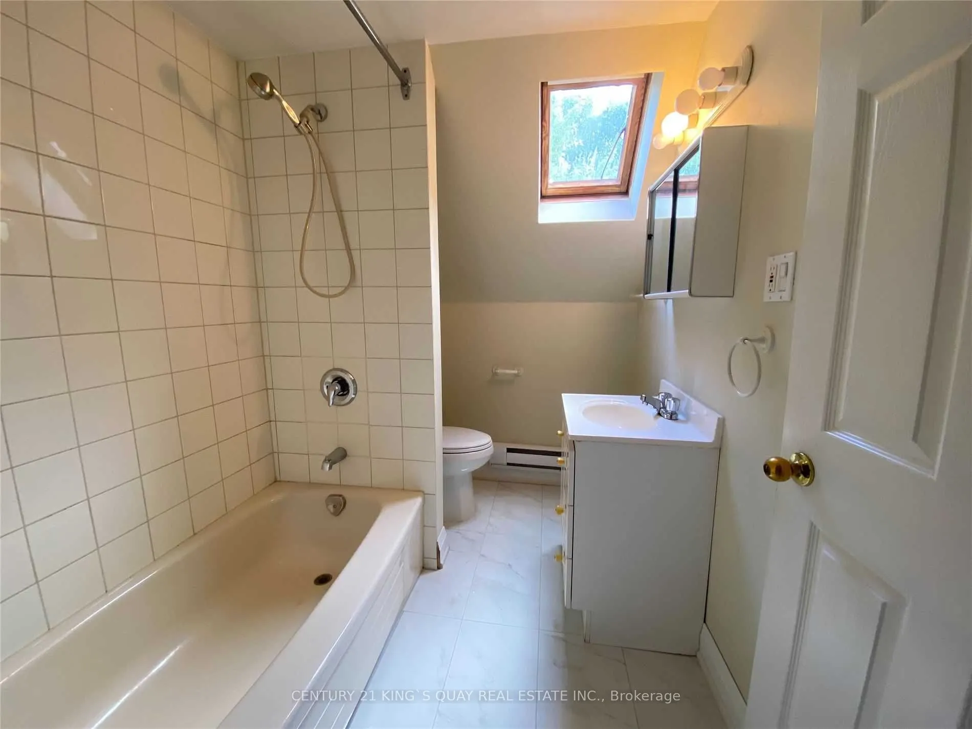 154 Sorauren Avenue, #3rd Flr