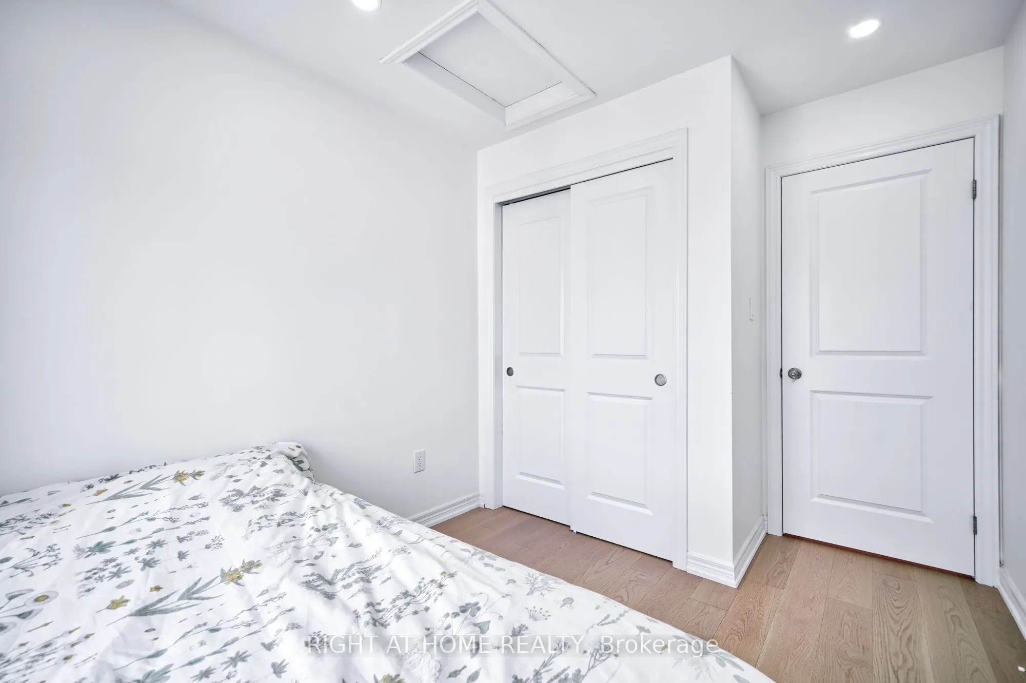 422 Belcourt Common