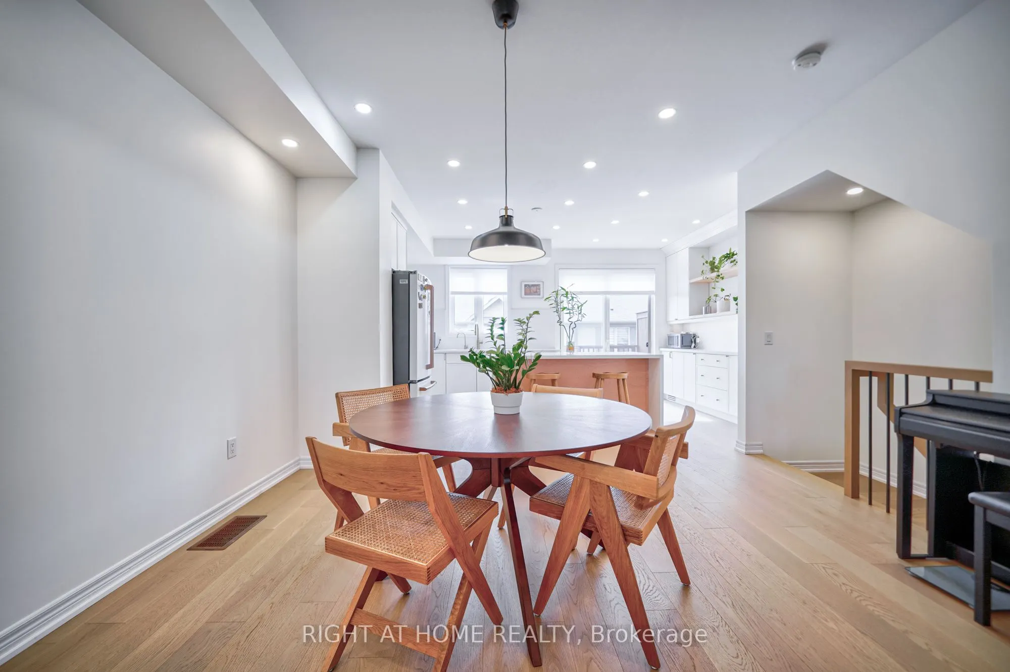 422 Belcourt Common