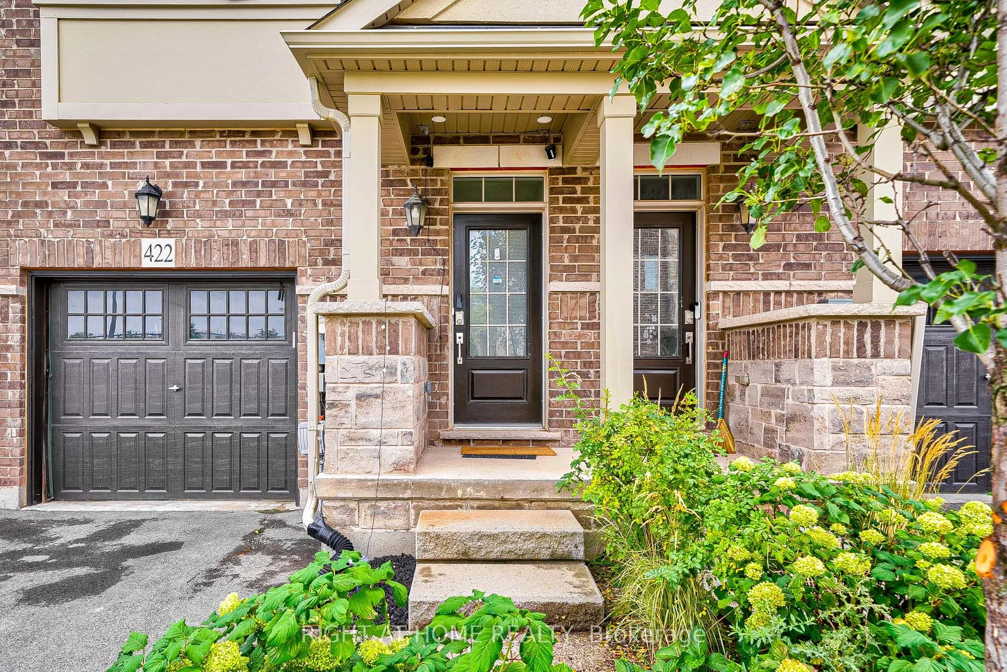422 Belcourt Common