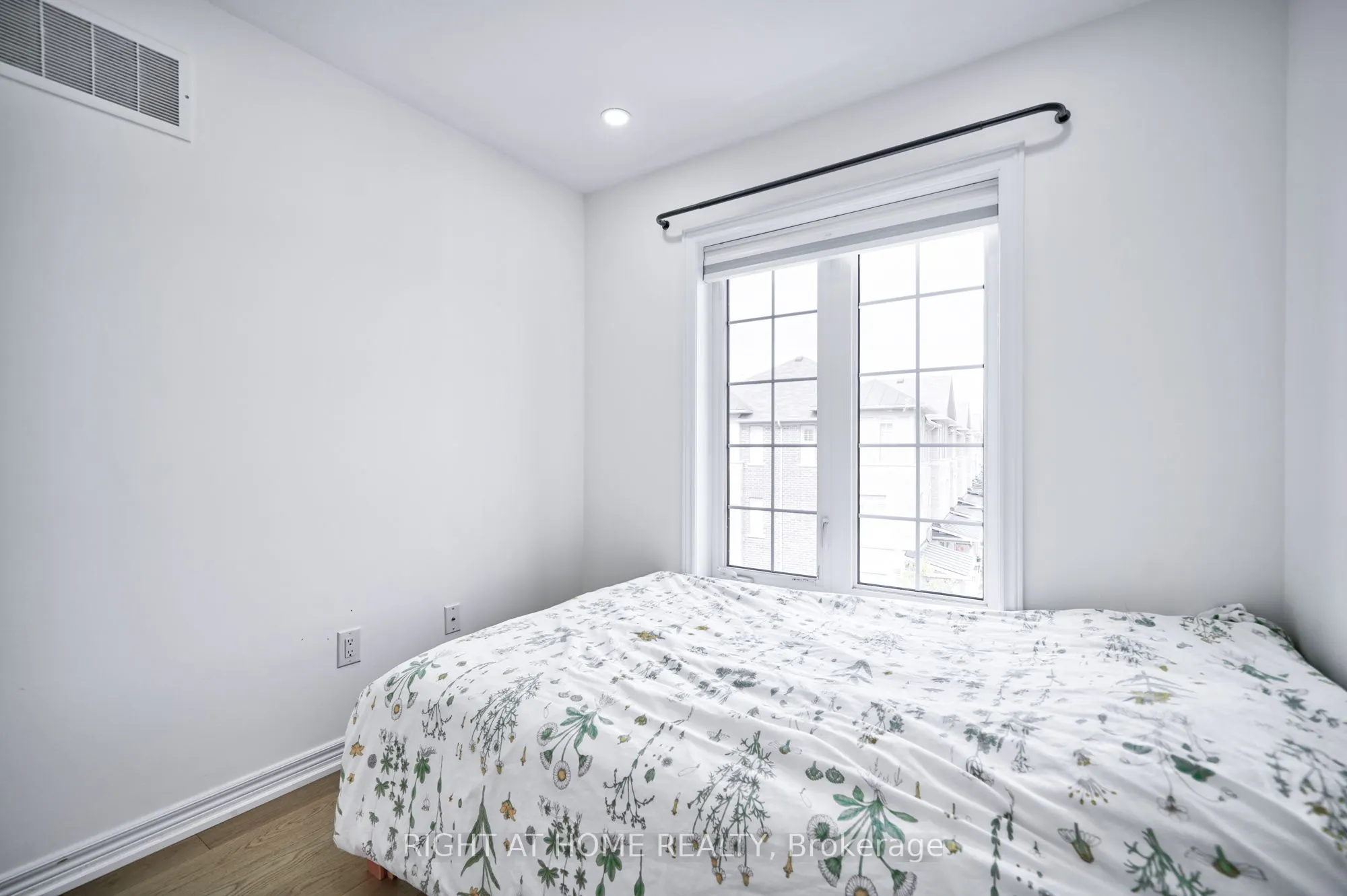 422 Belcourt Common