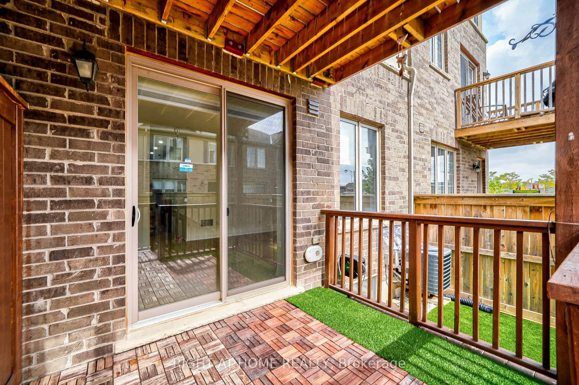 422 Belcourt Common