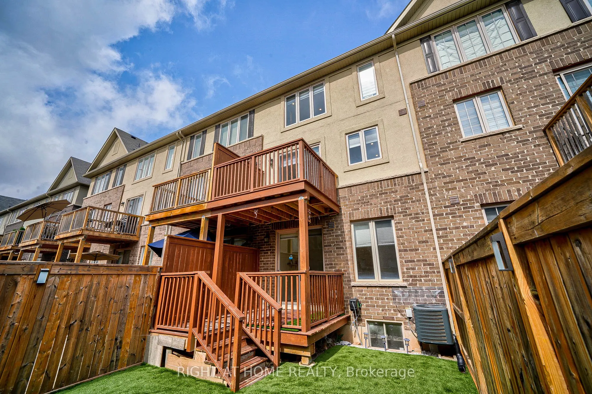 422 Belcourt Common
