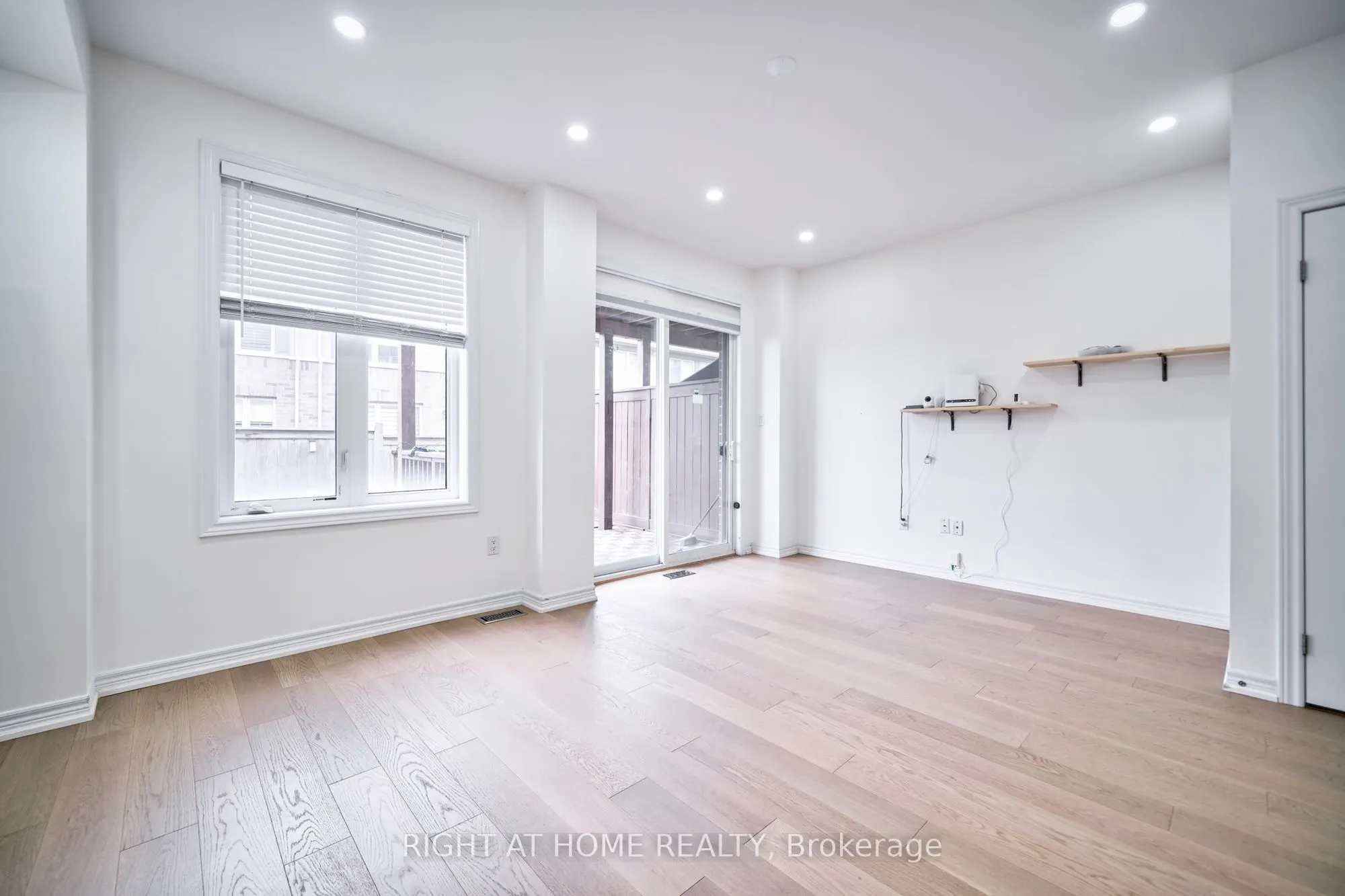 422 Belcourt Common