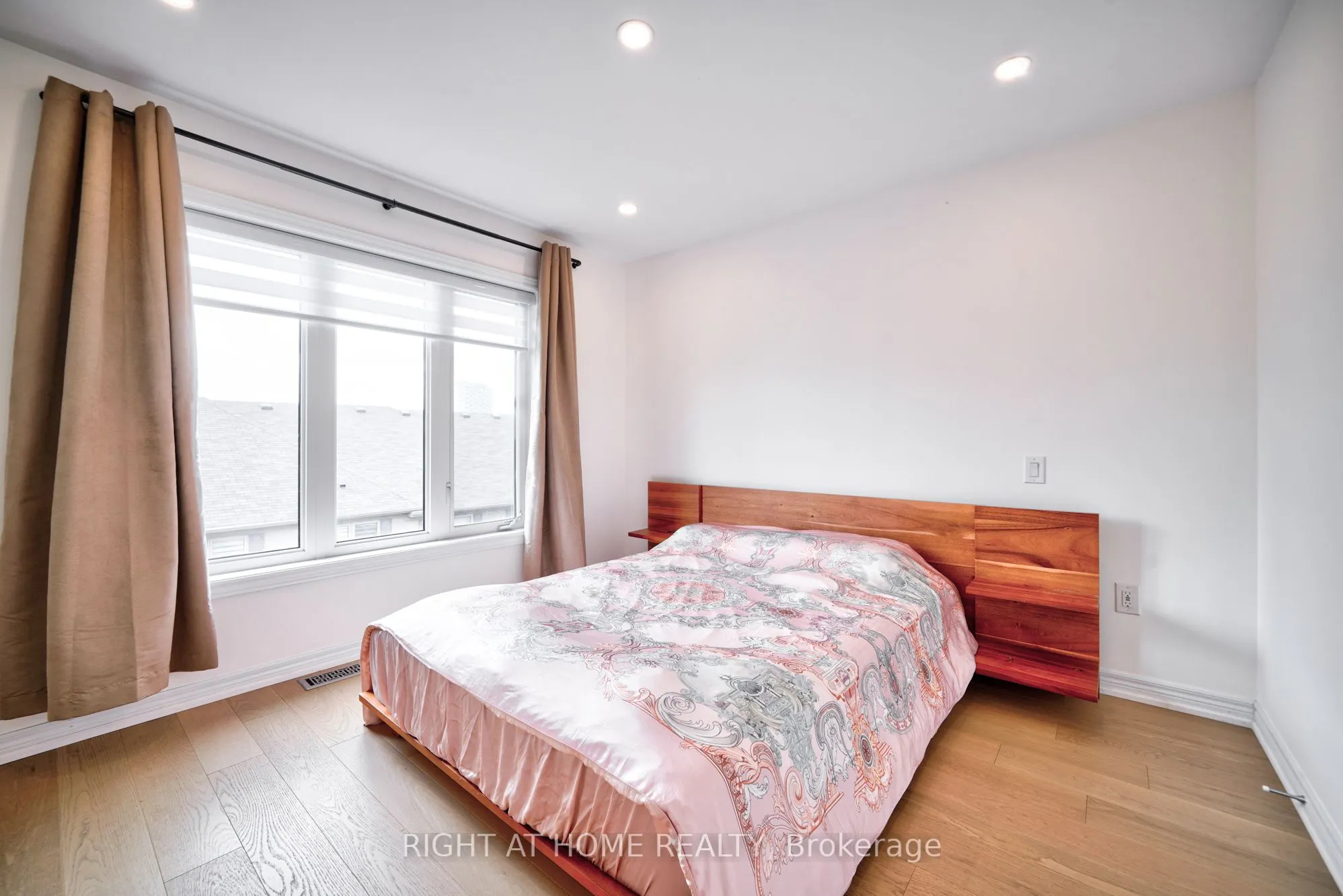 422 Belcourt Common