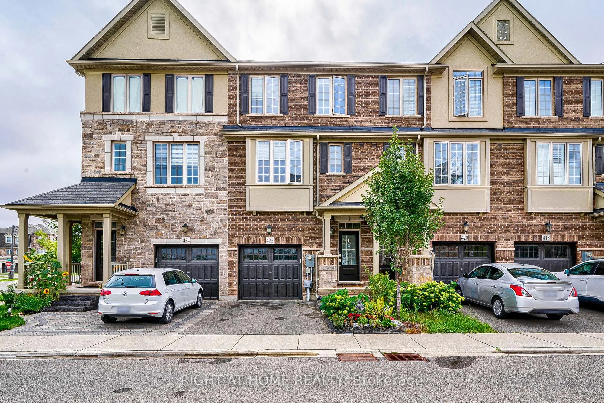 422 Belcourt Common