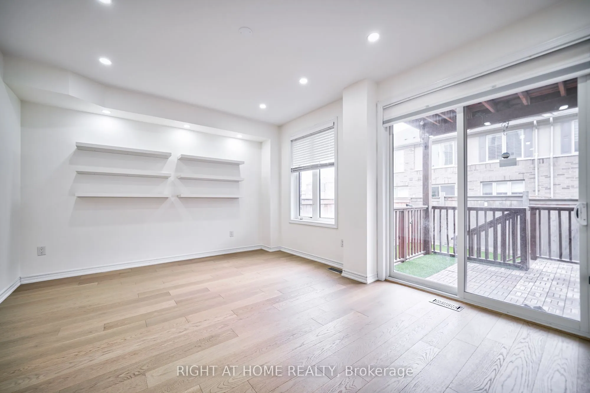 422 Belcourt Common