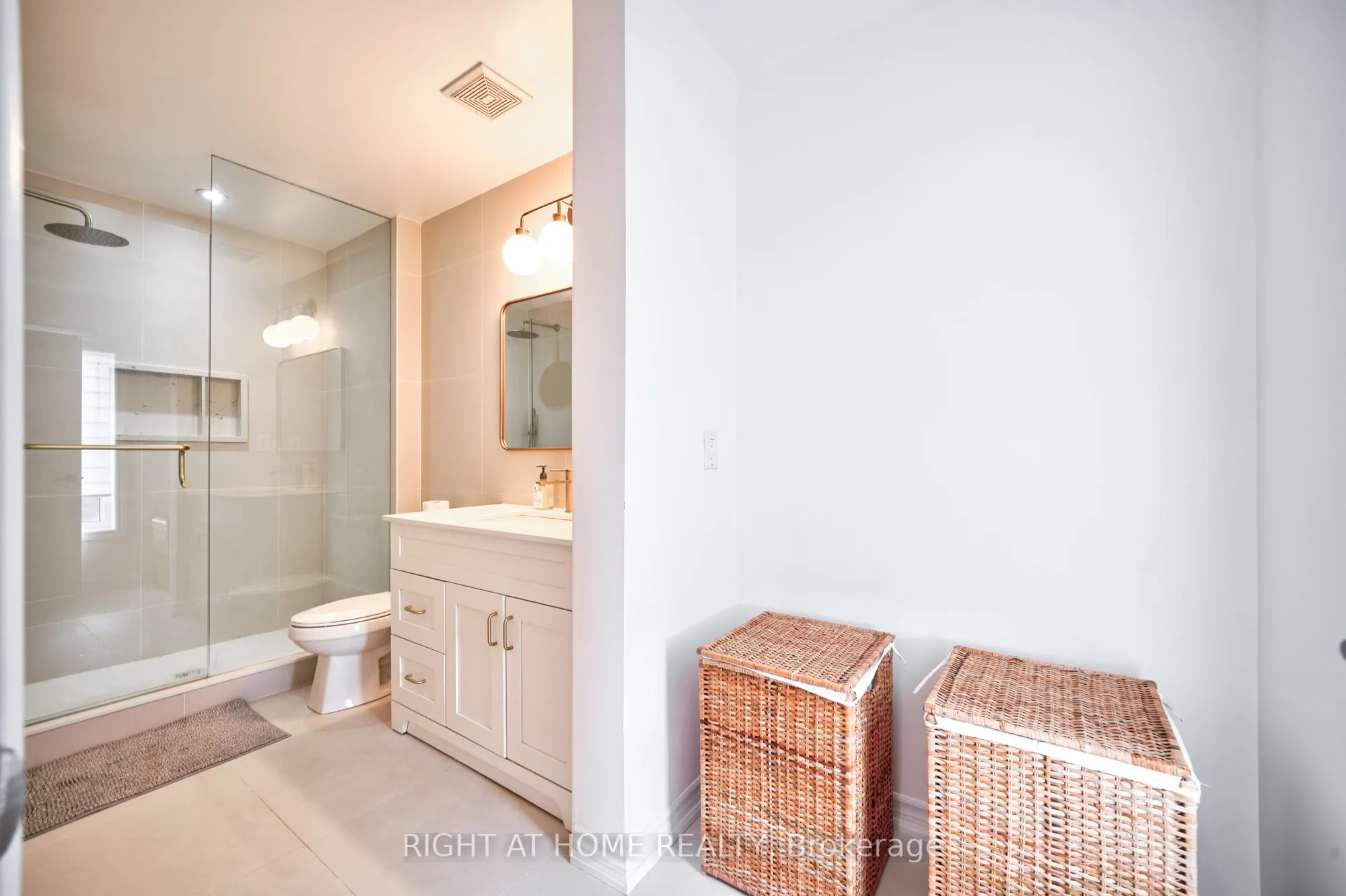 422 Belcourt Common