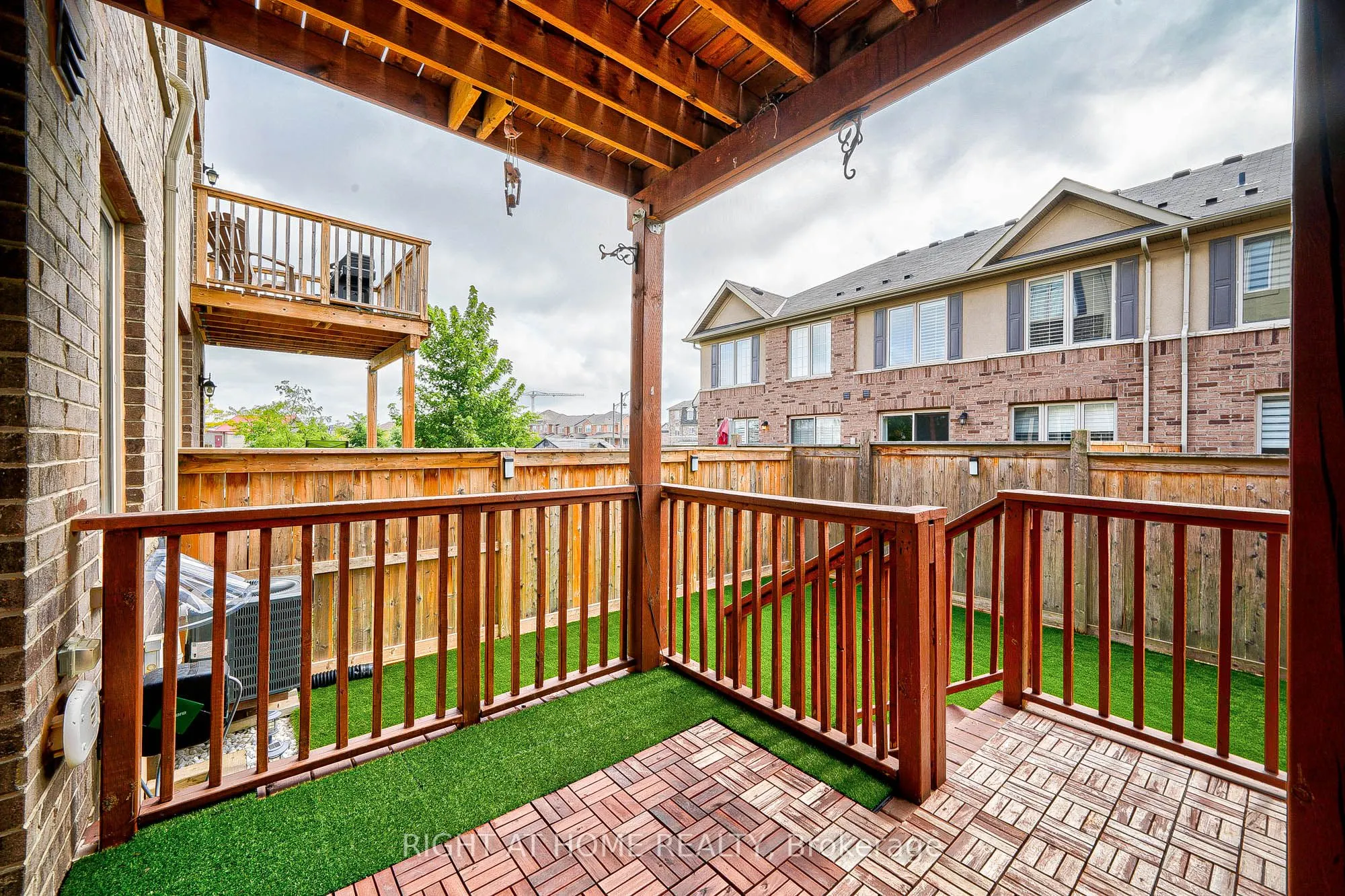 422 Belcourt Common