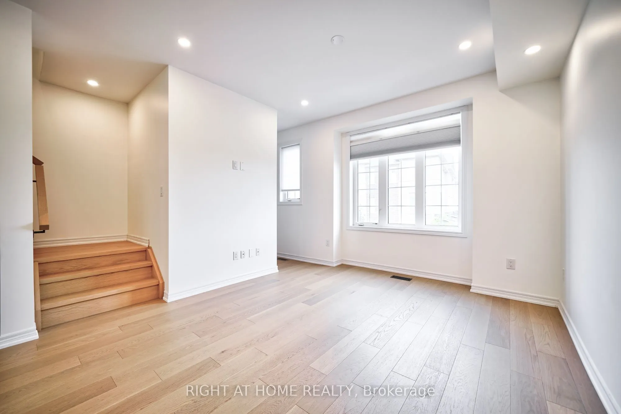 422 Belcourt Common