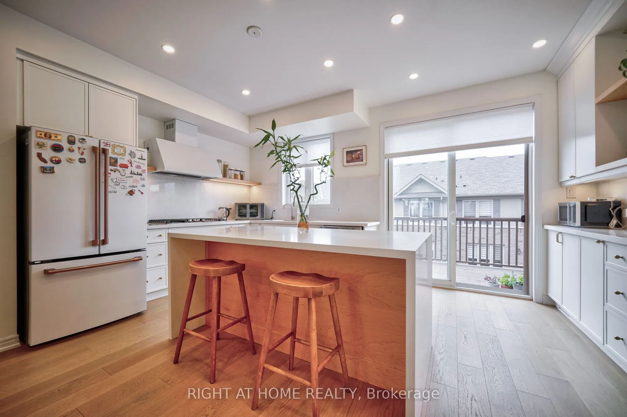 422 Belcourt Common
