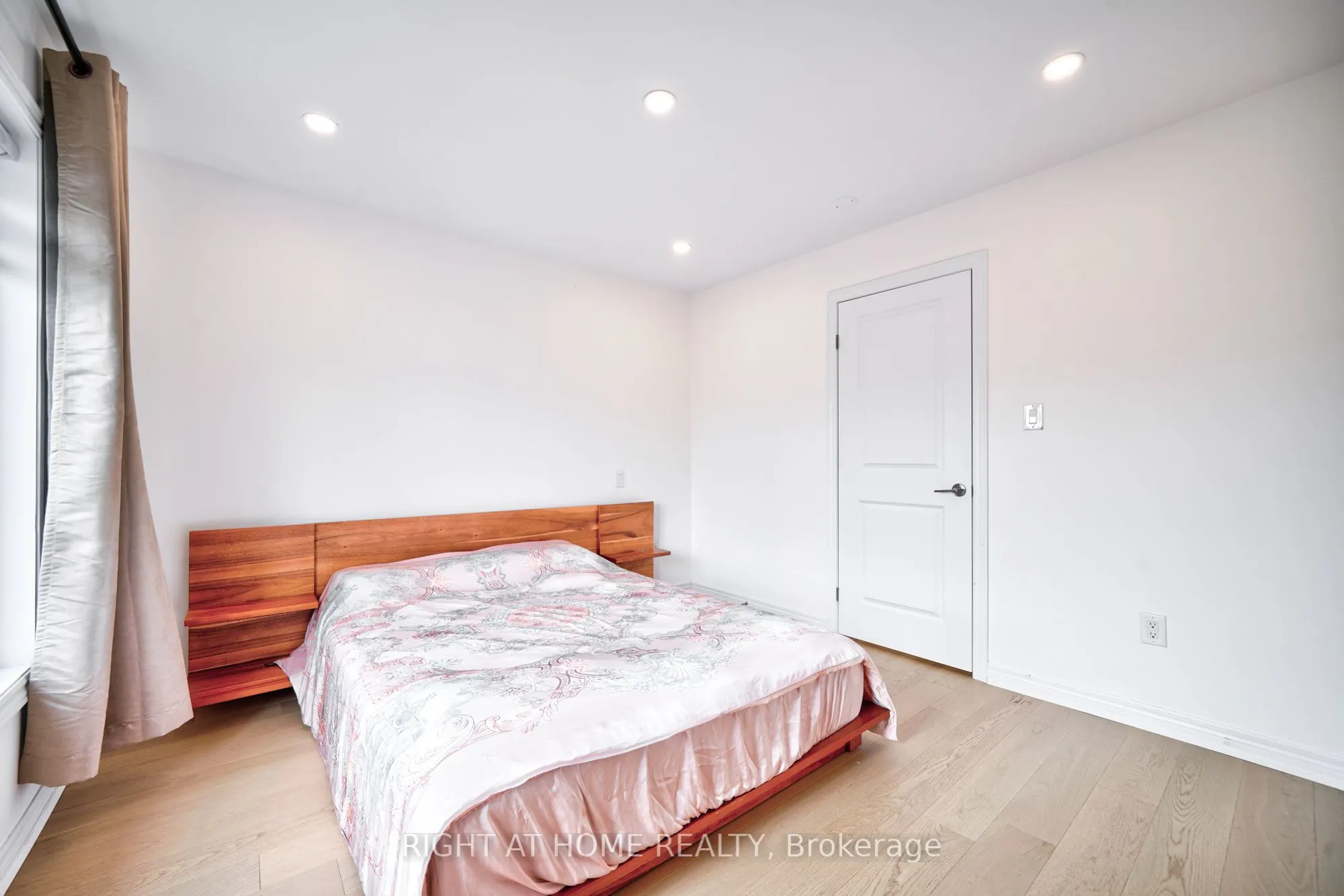 422 Belcourt Common