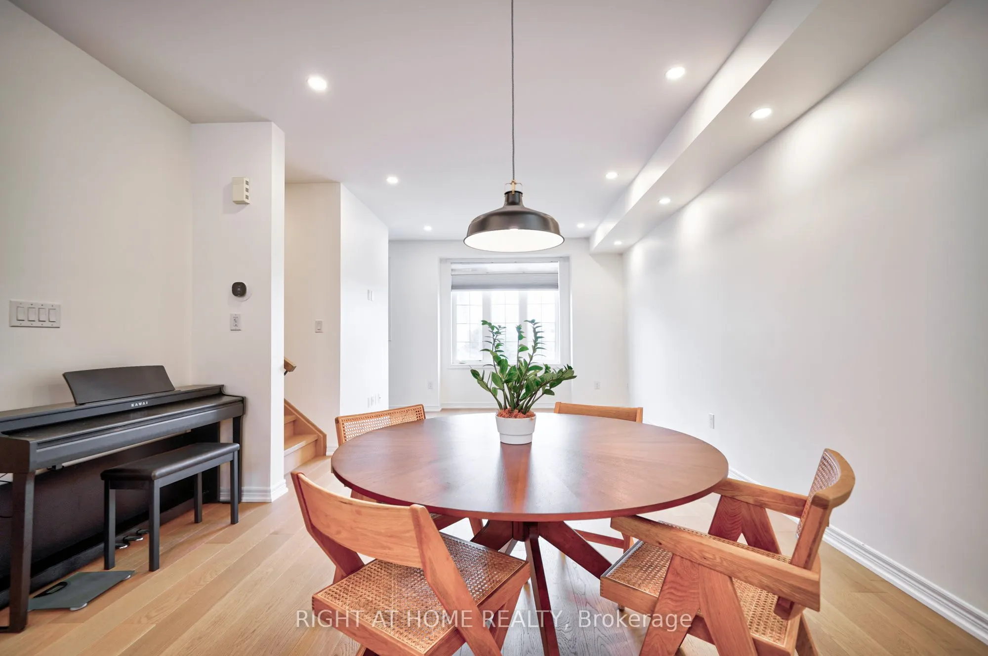 422 Belcourt Common