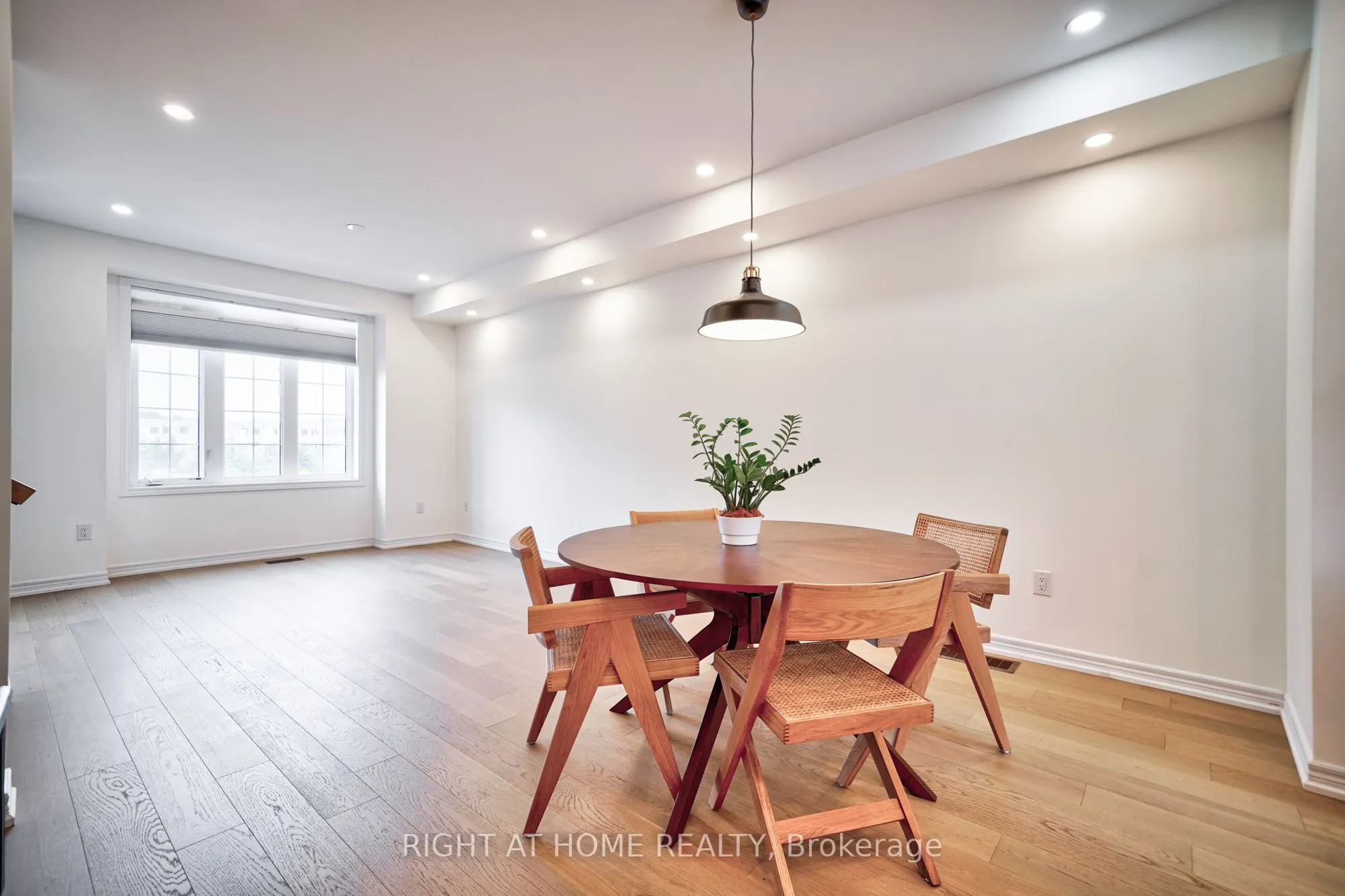 422 Belcourt Common
