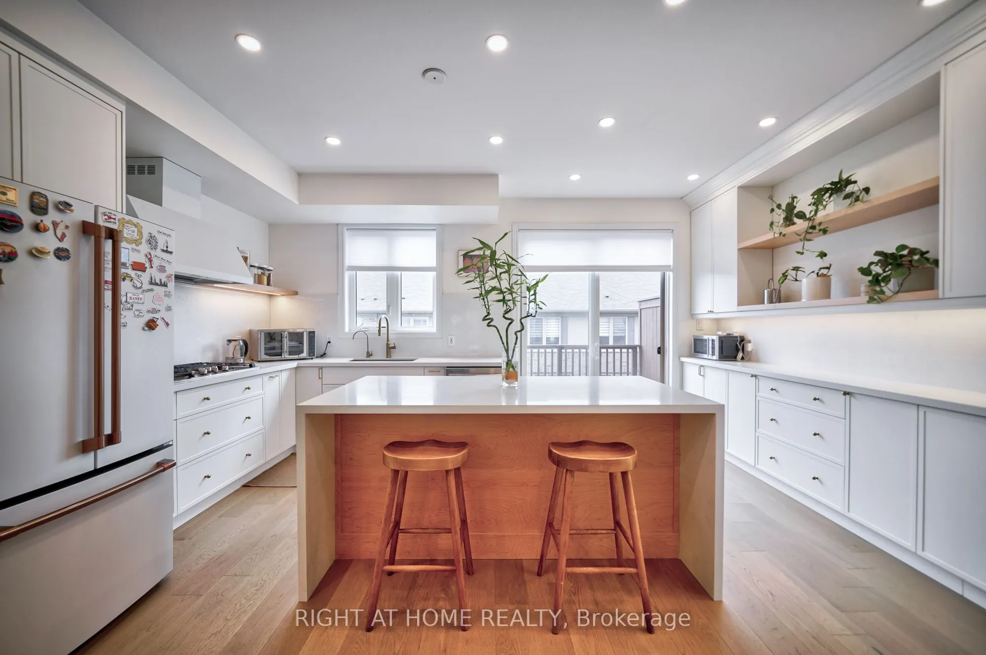 422 Belcourt Common