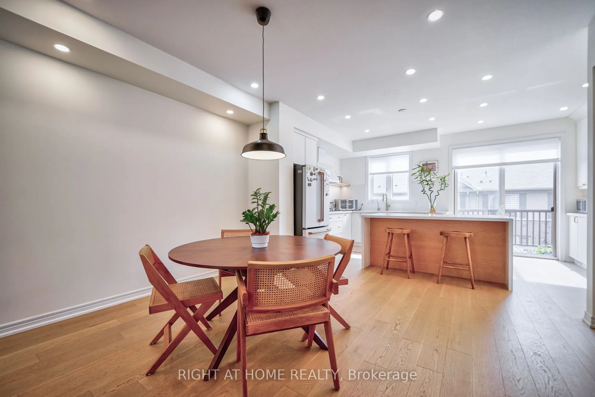 422 Belcourt Common