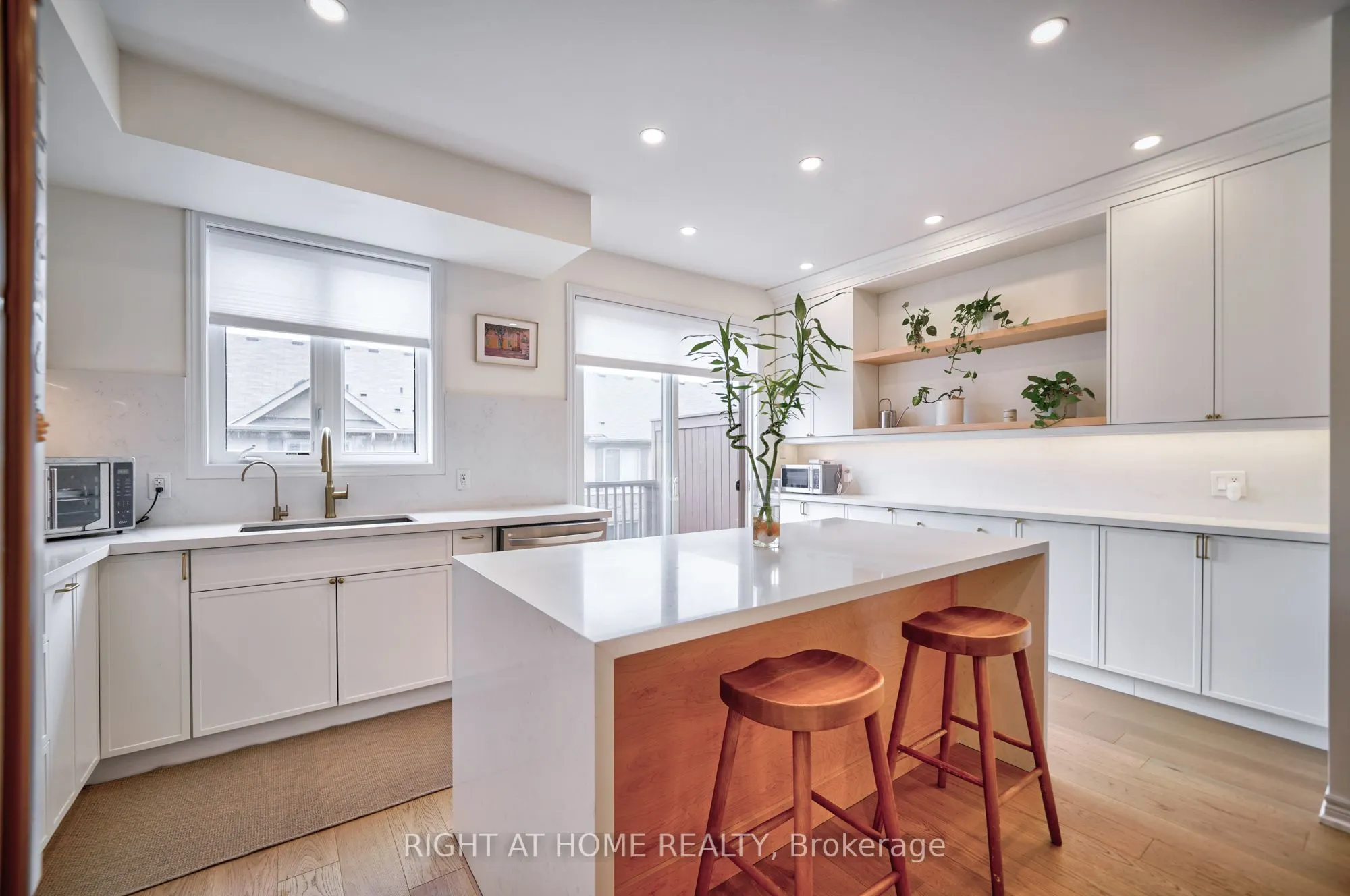 422 Belcourt Common